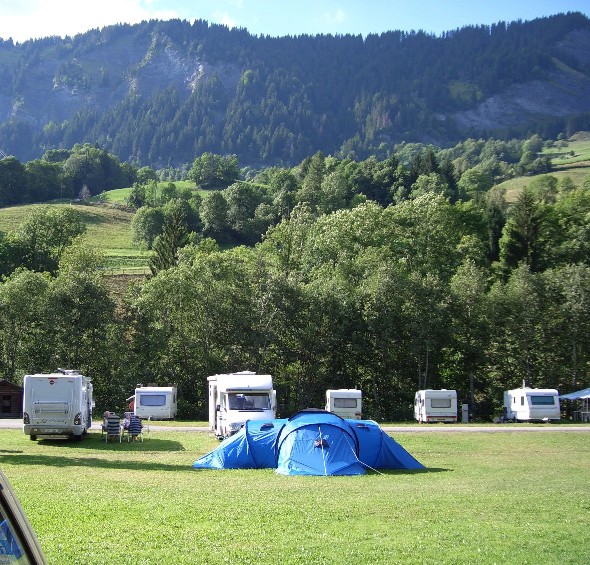 Photo showing: Campsite in Flumet, France/ Place à Camping à Flumet, France/ Campingplatz in Flumet