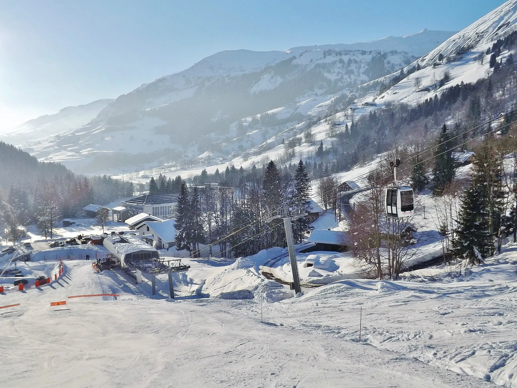 Photo showing: Sight of the Hauteluce ski resort gondola lift departure, in Savoie, France.