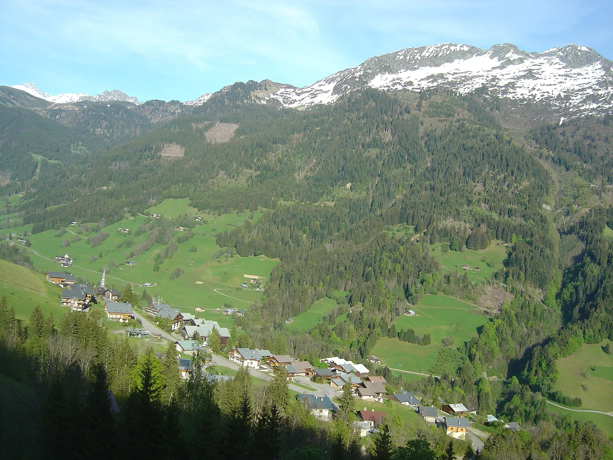 Photo showing: Village de Hauteluce vu depuis la route du versant Sud du col des Saisies