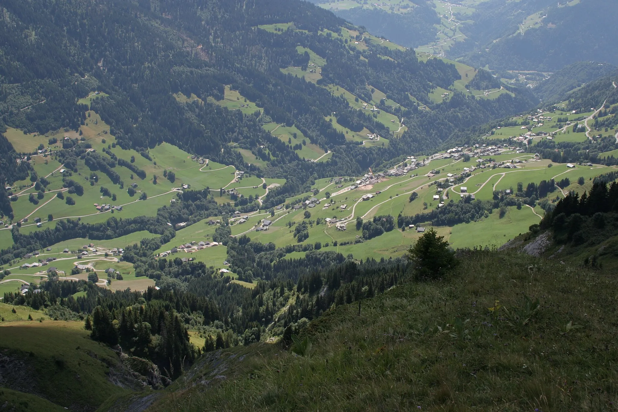 Photo showing: Hauteluce (1150 m) vu du Mont Clocher (1976 m)