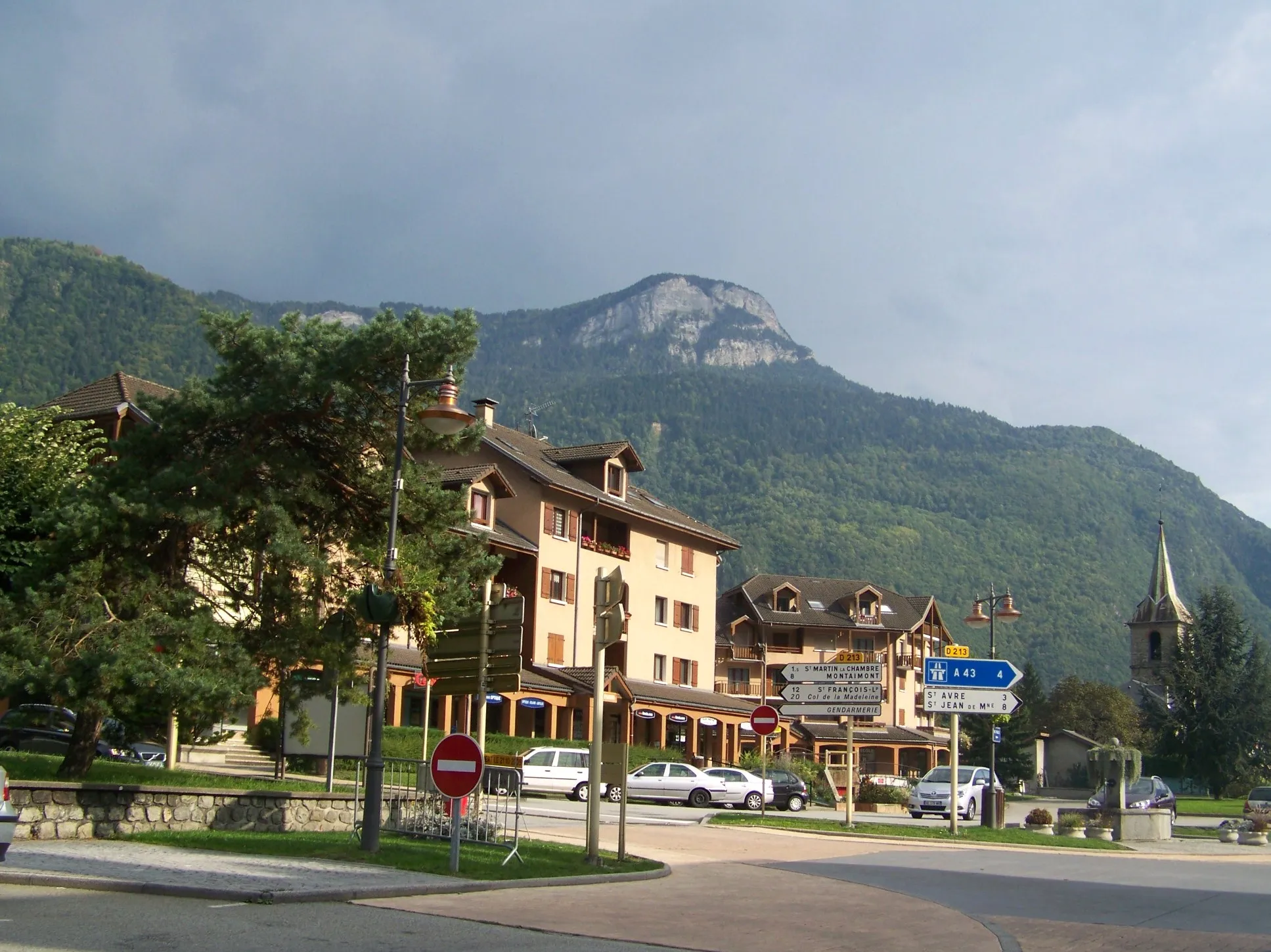 Photo showing: Commune of La Chambre city center, in Savoie, France.