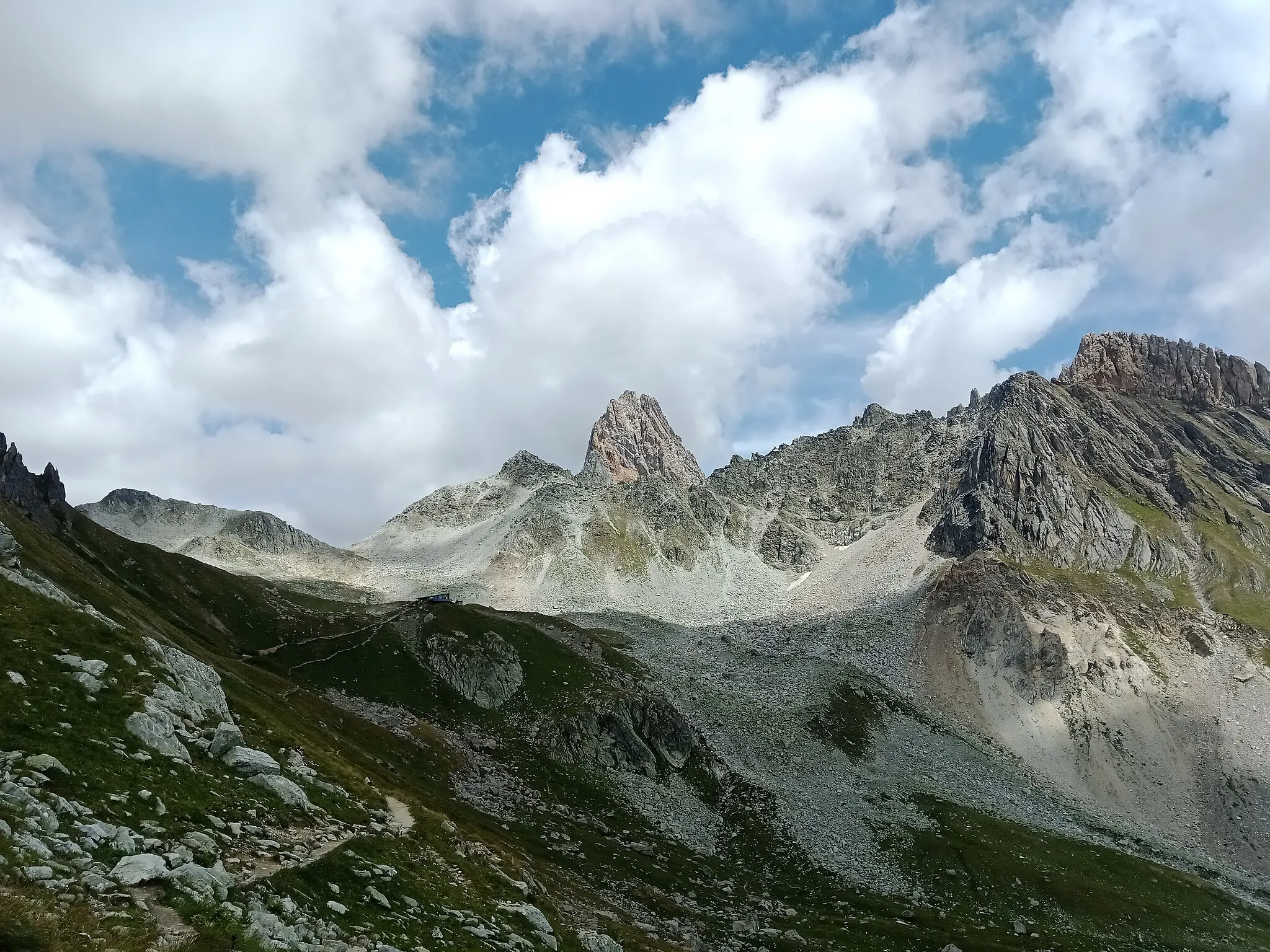 Photo showing: Aiguille de la Nova et refuge de Presset, la Plagne Tarentaise, Savoie, France