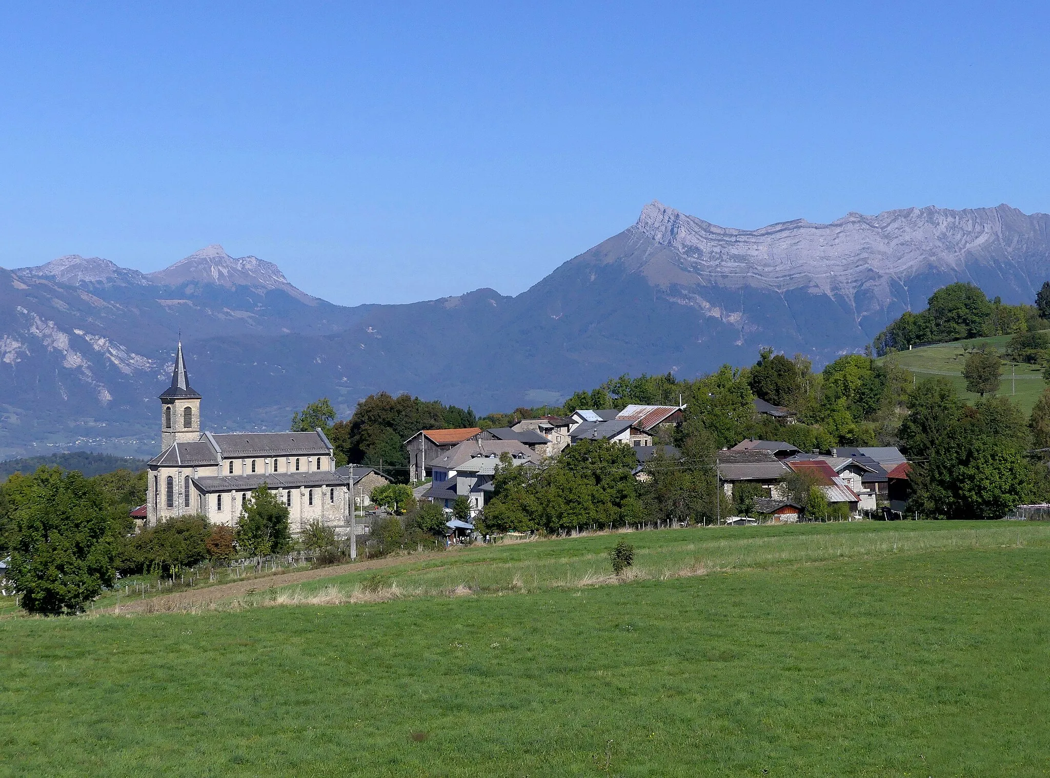 Photo showing: Sight of La Table village, in Combe de Savoie valley, Savoie, France.
