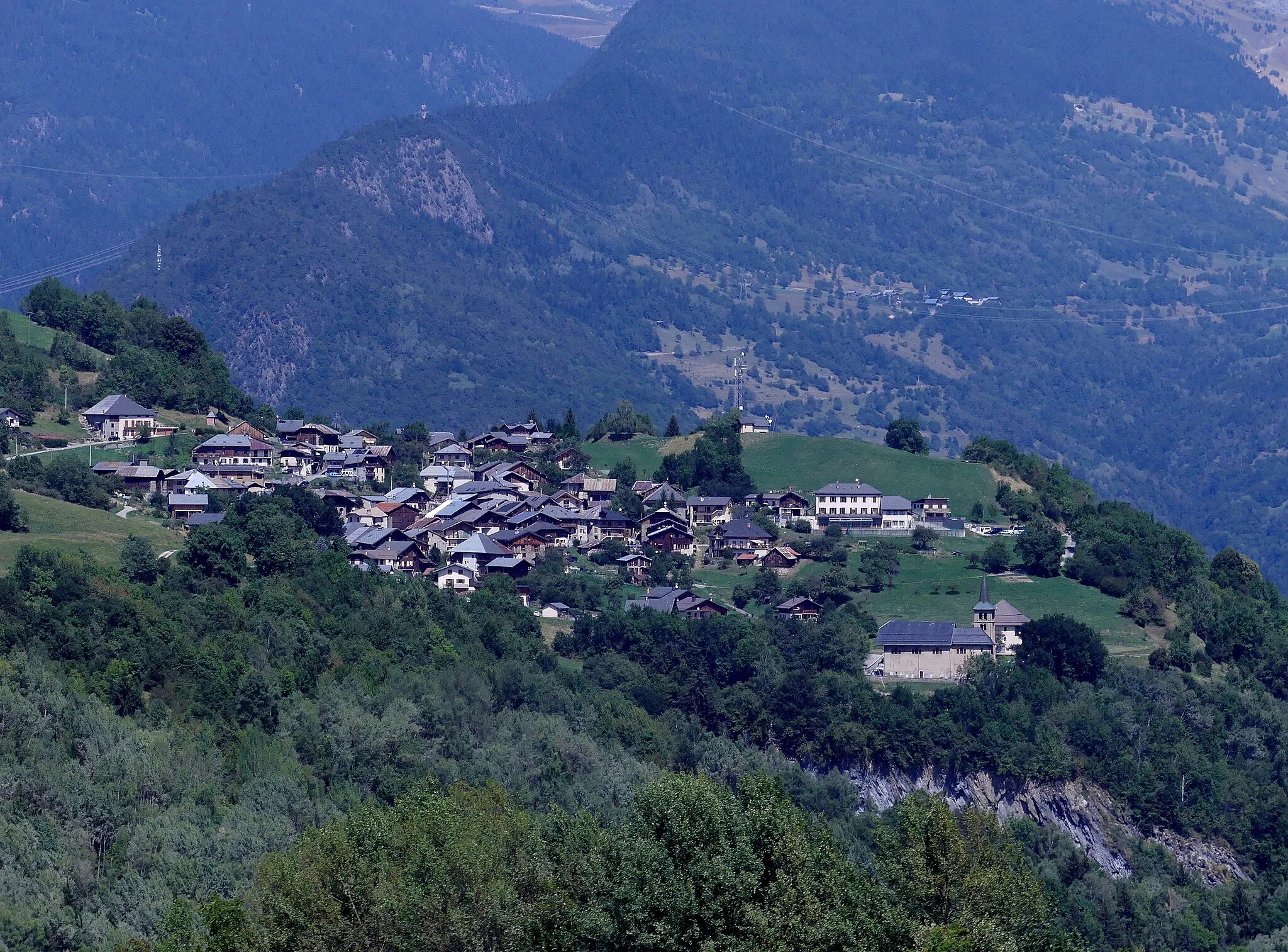 Photo showing: Sight, from the surroundings of Les Avanchers, of Doucy village in Savoie, France.
