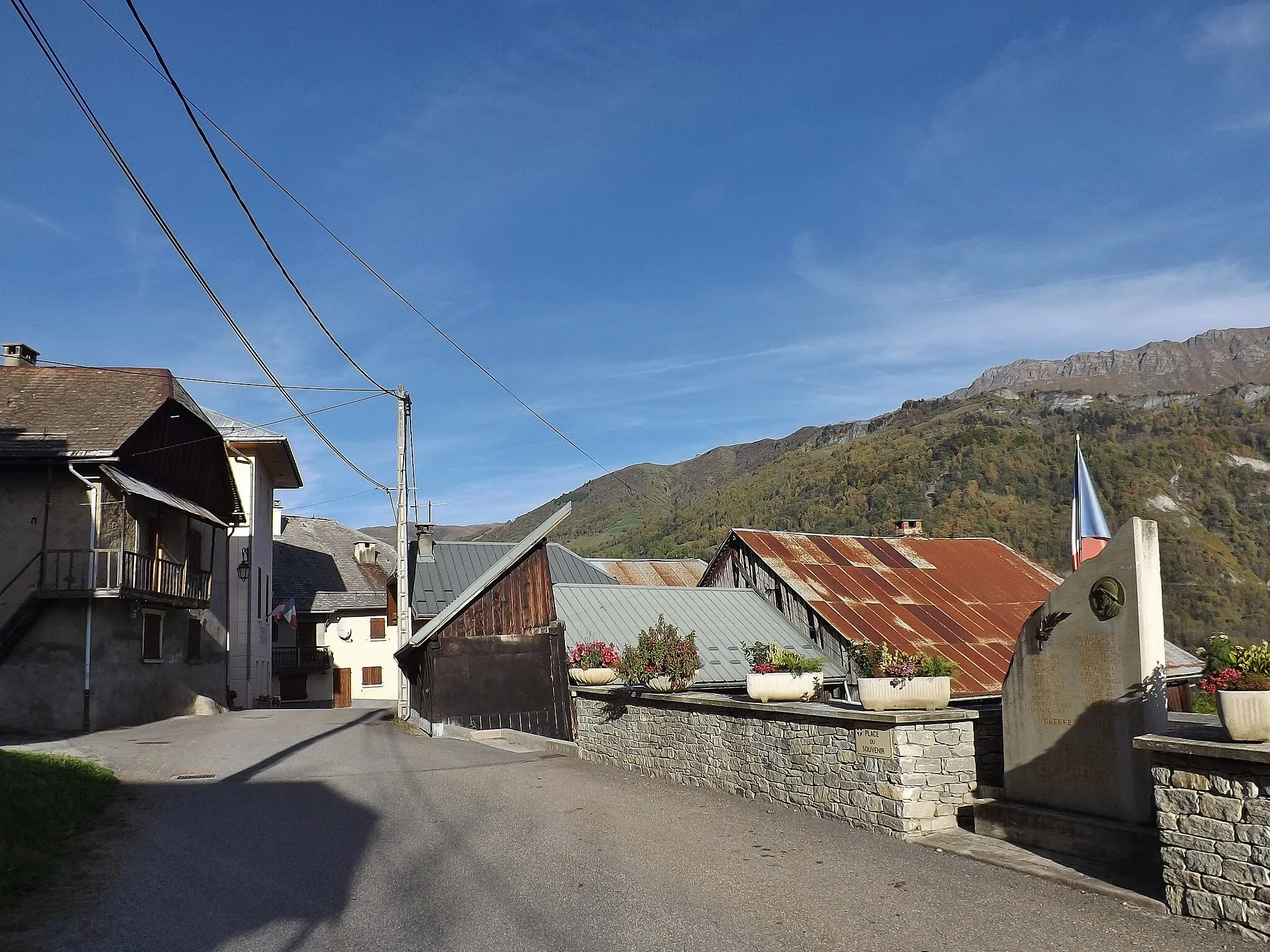 Photo showing: Sight of the main street of the Montgellafrey village in the Lauzière mountains of Savoie, France.