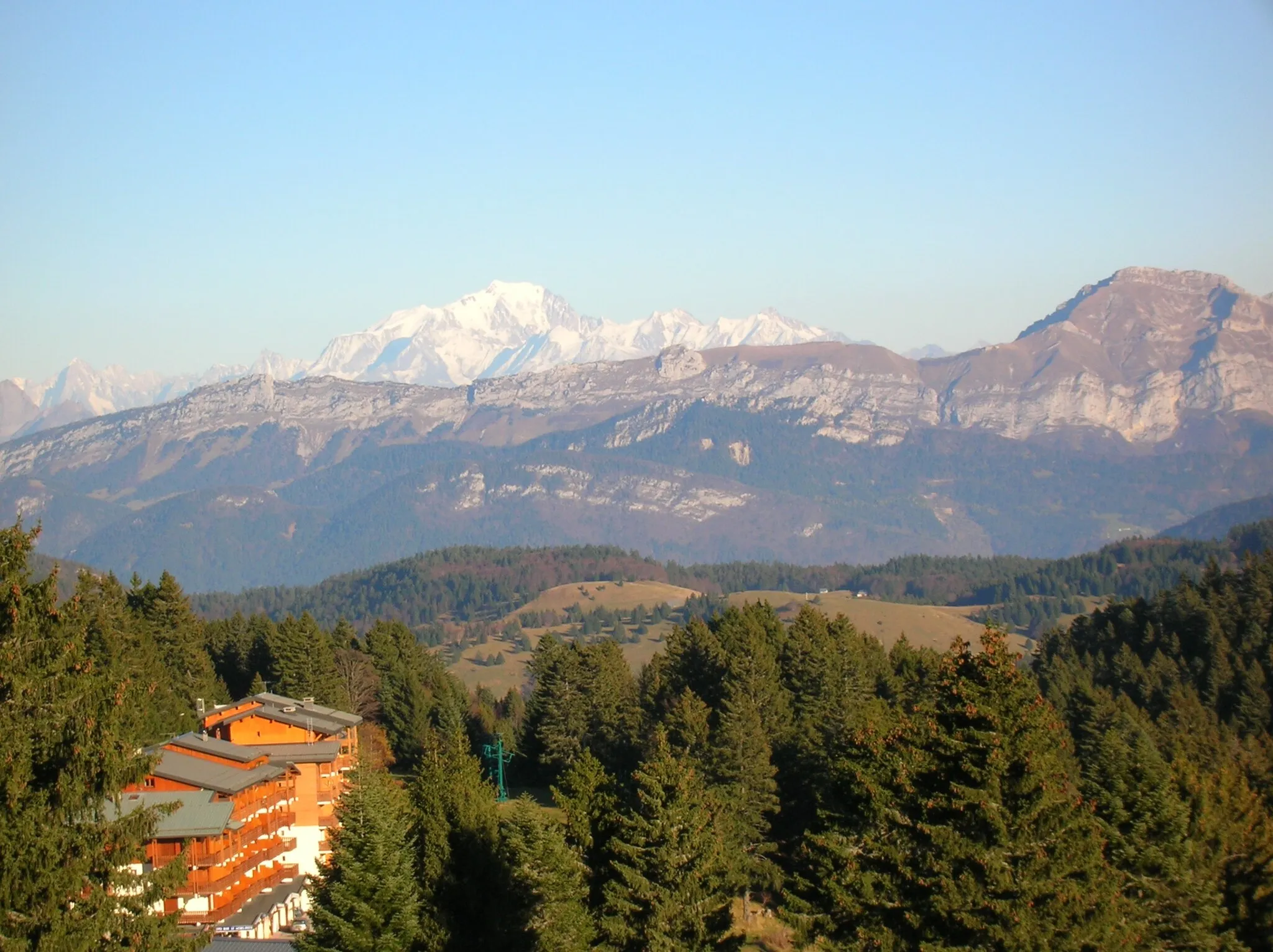 Photo showing: Mont-Blanc seen from Mont Revard in Aix-les-Bains (Savoie, Rhône-Alpes, France).