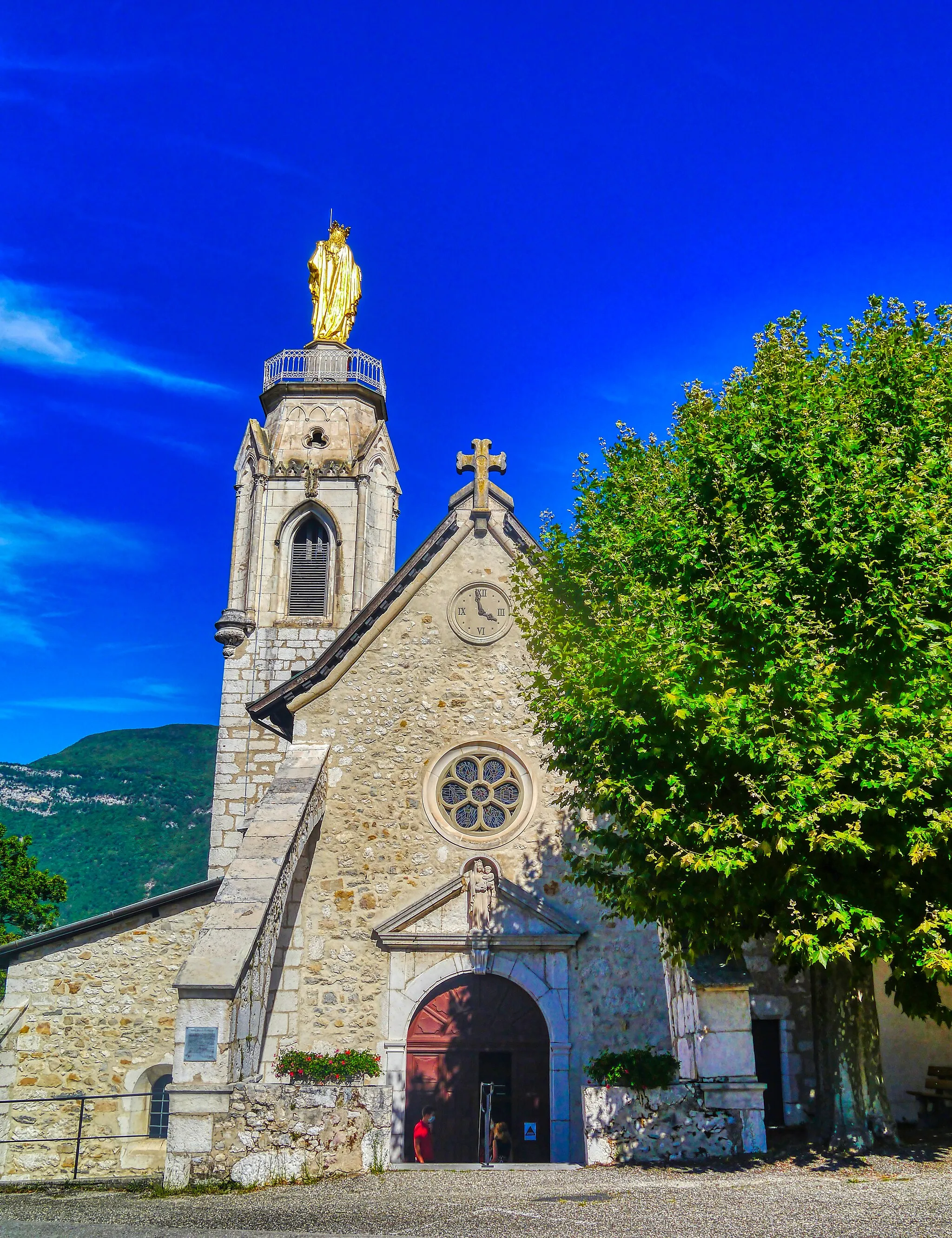 Photo showing: Facade of the Sanctuary of Our Lady Assumption, Myans, Department of Savoy, Region of Auvergne-Rhône-Alpes (former Rhône-Alpes), France