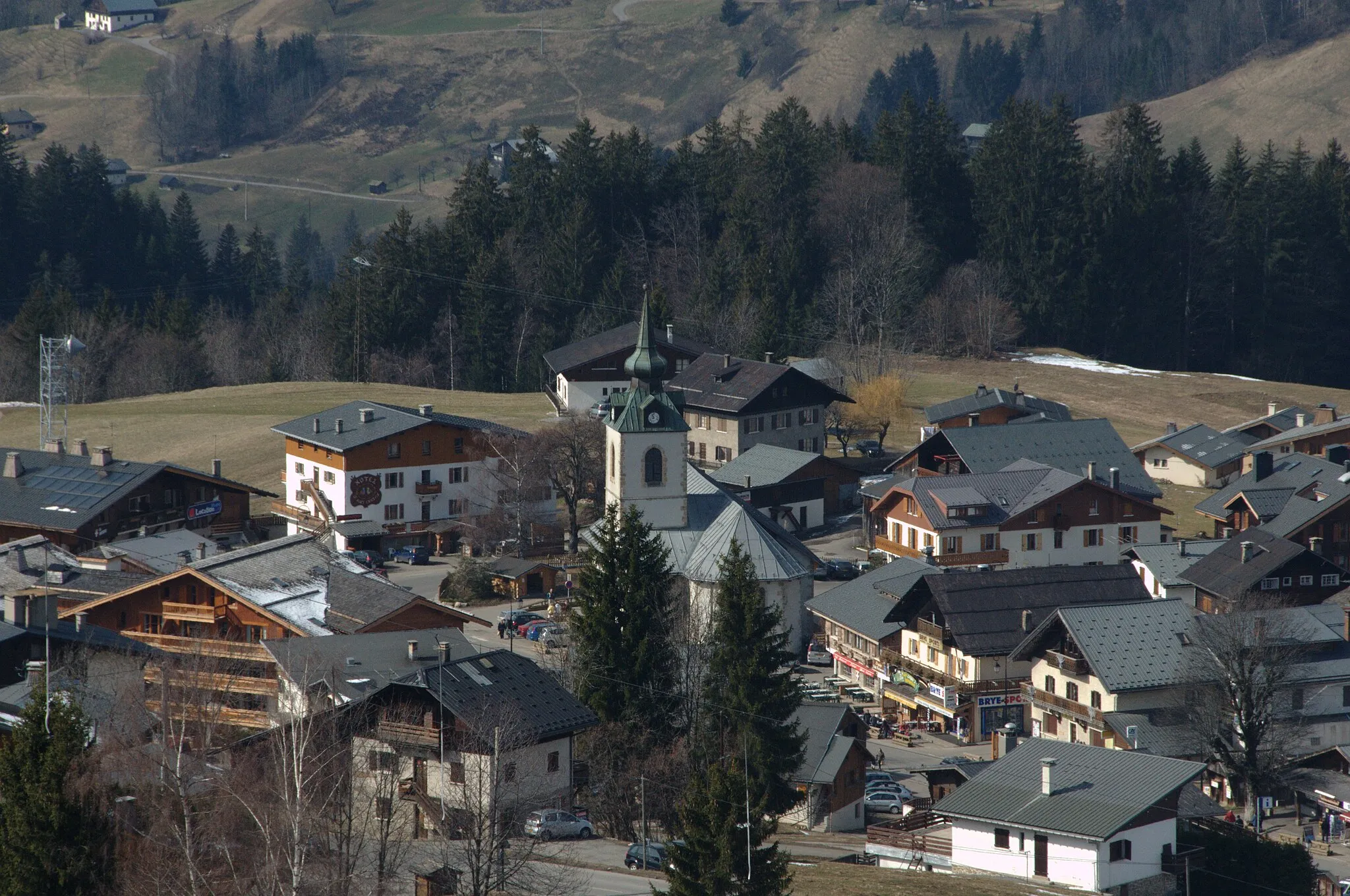 Photo showing: Notre-Dame-de-Bellecombe from the ski piste