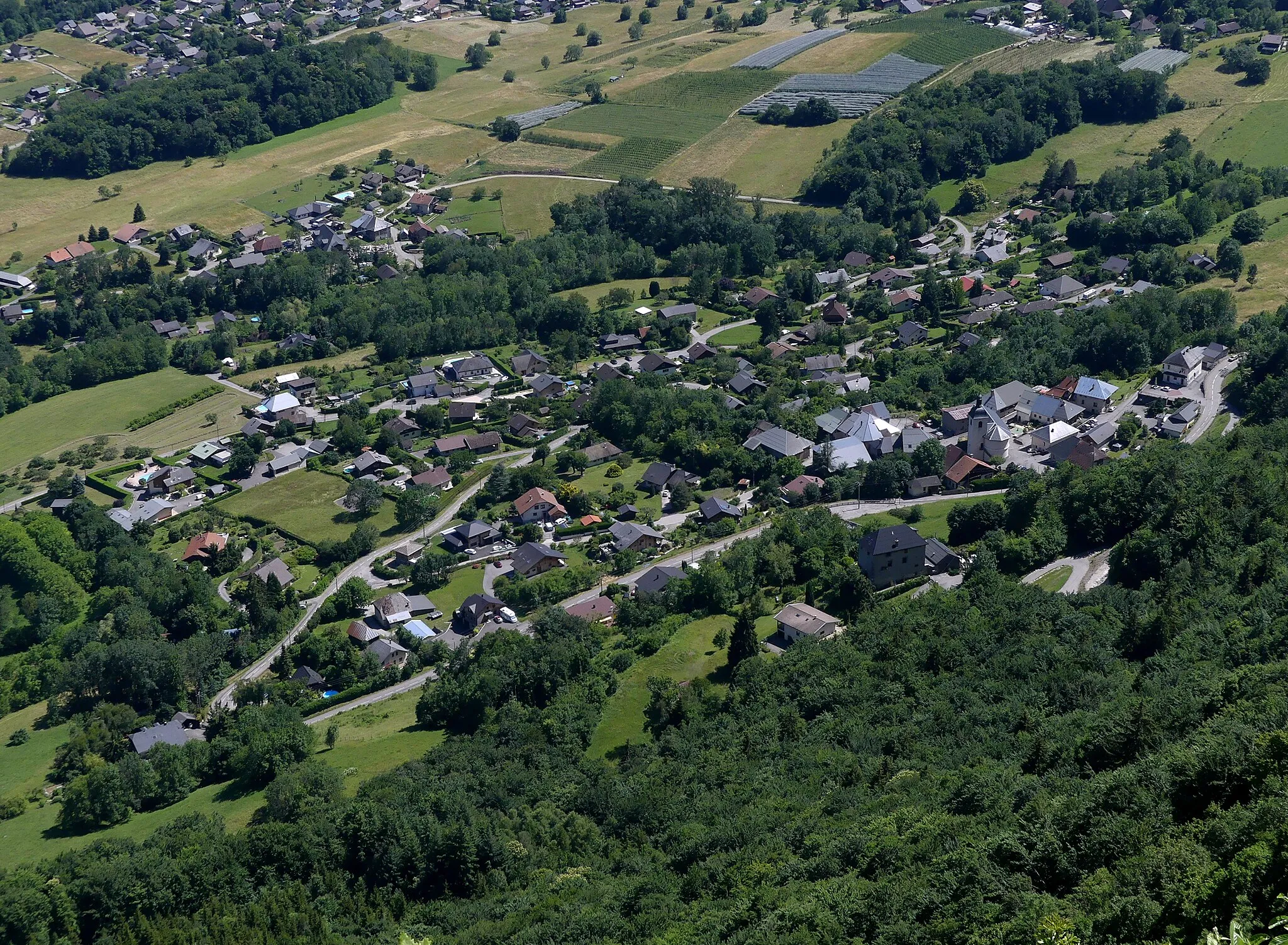 Photo showing: Sight, from Tamié fortification, of Plancherine village, Savoie, France.