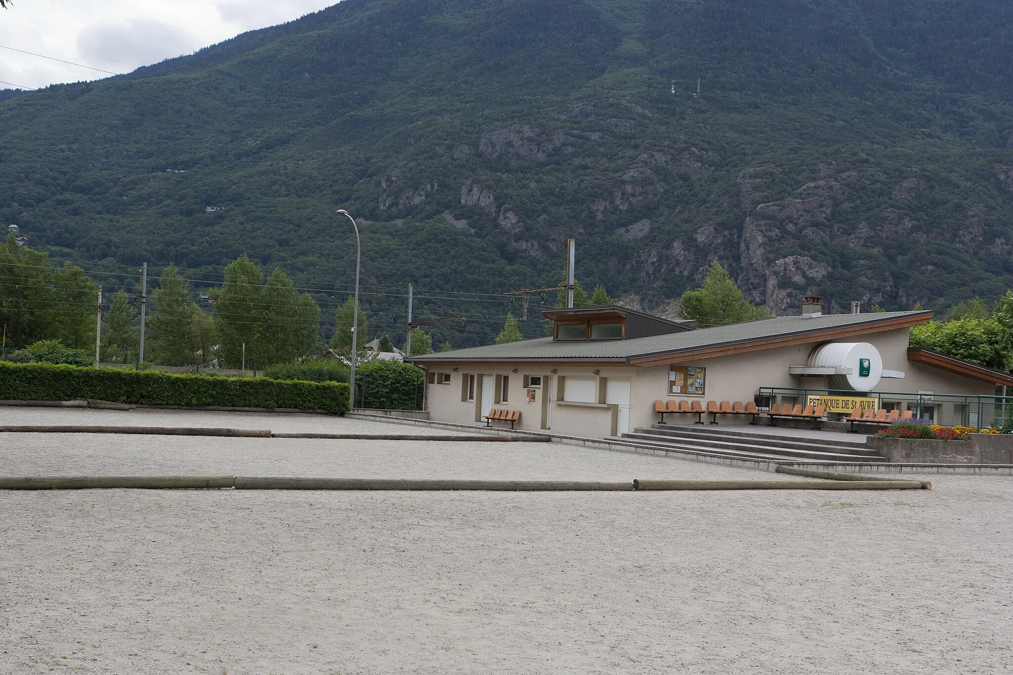 Photo showing: Le boulodrome et la salle polyvalente de Saint-Avre / Savoie  /  France