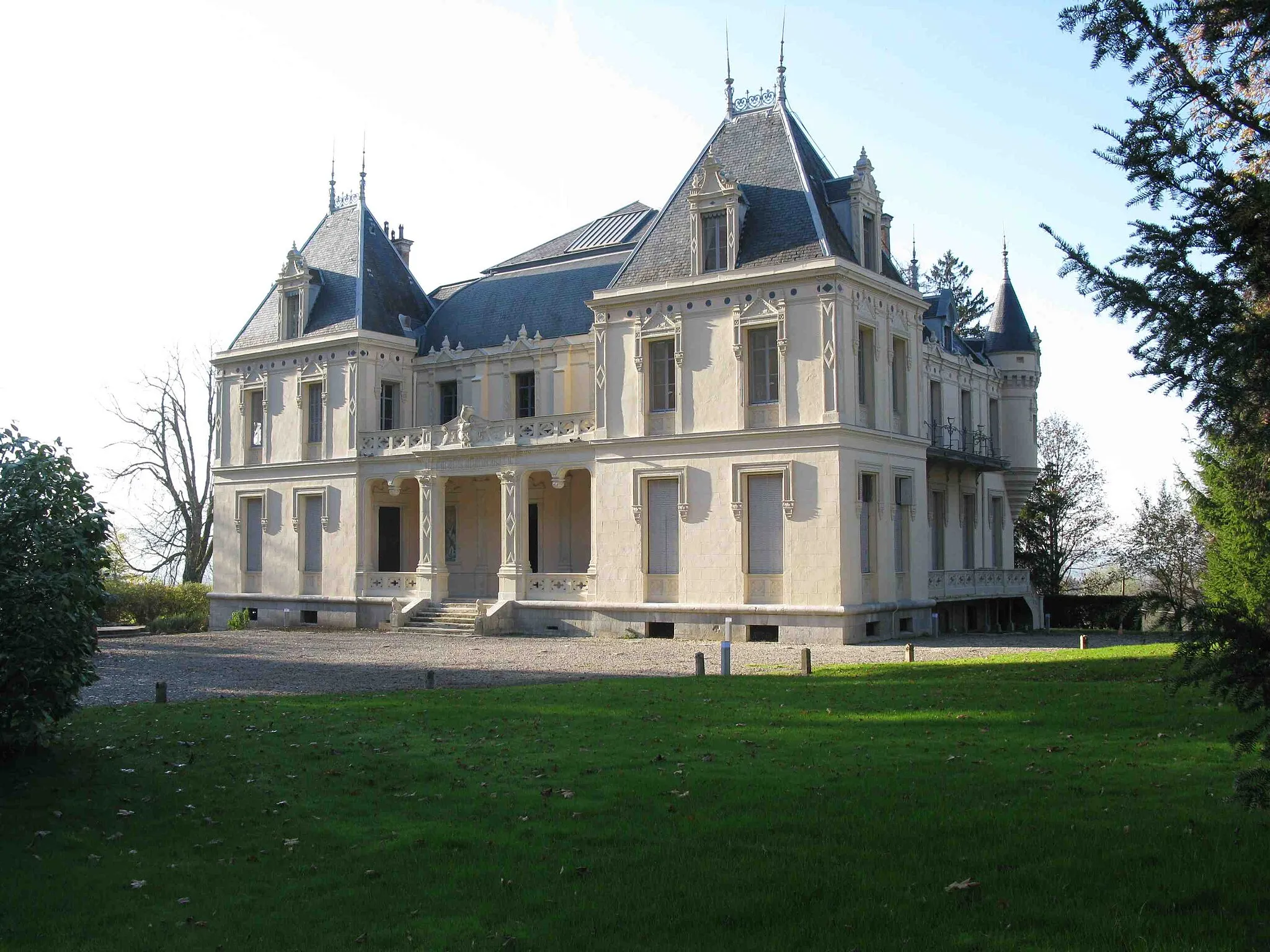 Photo showing: This building is indexed in the base Mérimée, a database of architectural heritage maintained by the French Ministry of Culture, under the reference PA00118291 .