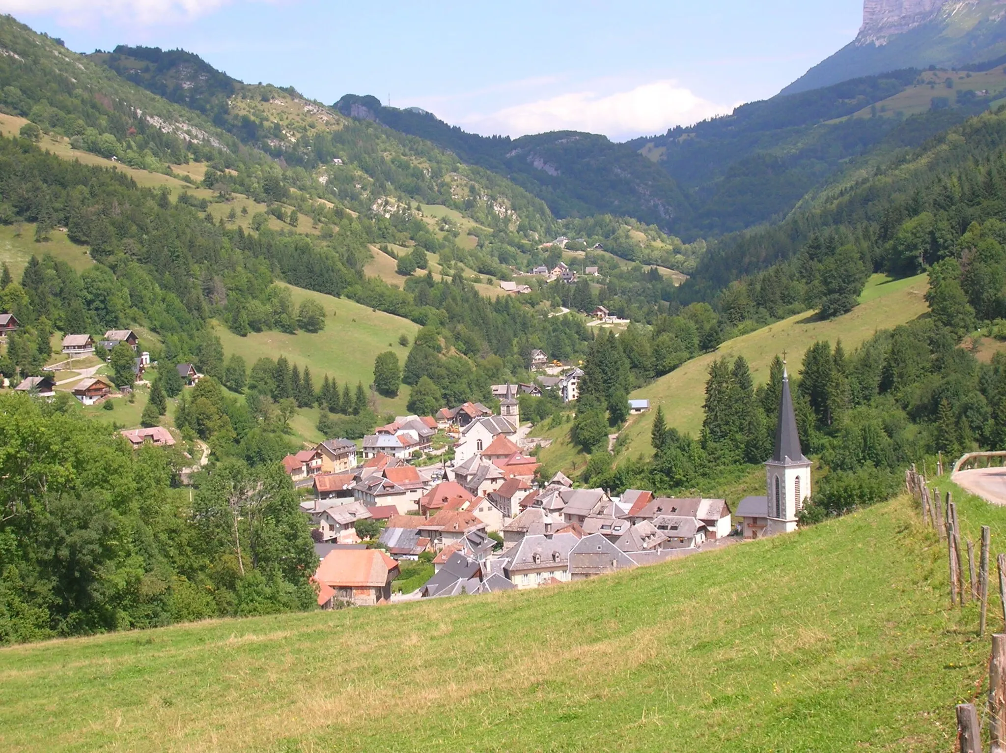 Photo showing: Saint-Pierre d'Entremont (Savoie) et Saint-Pierre d'Entremont (Isère).