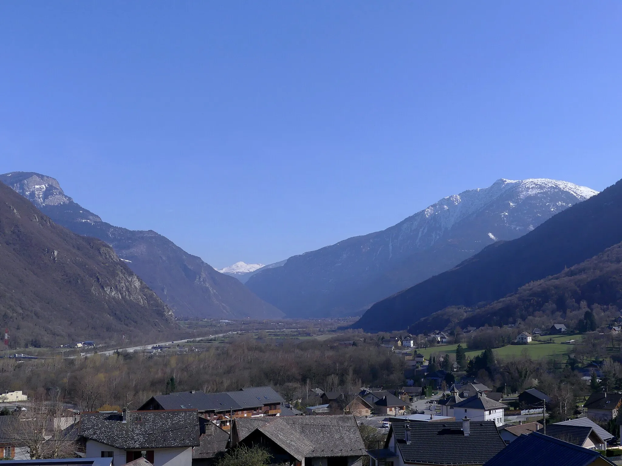 Photo showing: Panoramic sight on southern Saint-Rémy-de-Maurienne, in the Maurienne valley, Savoie, France.