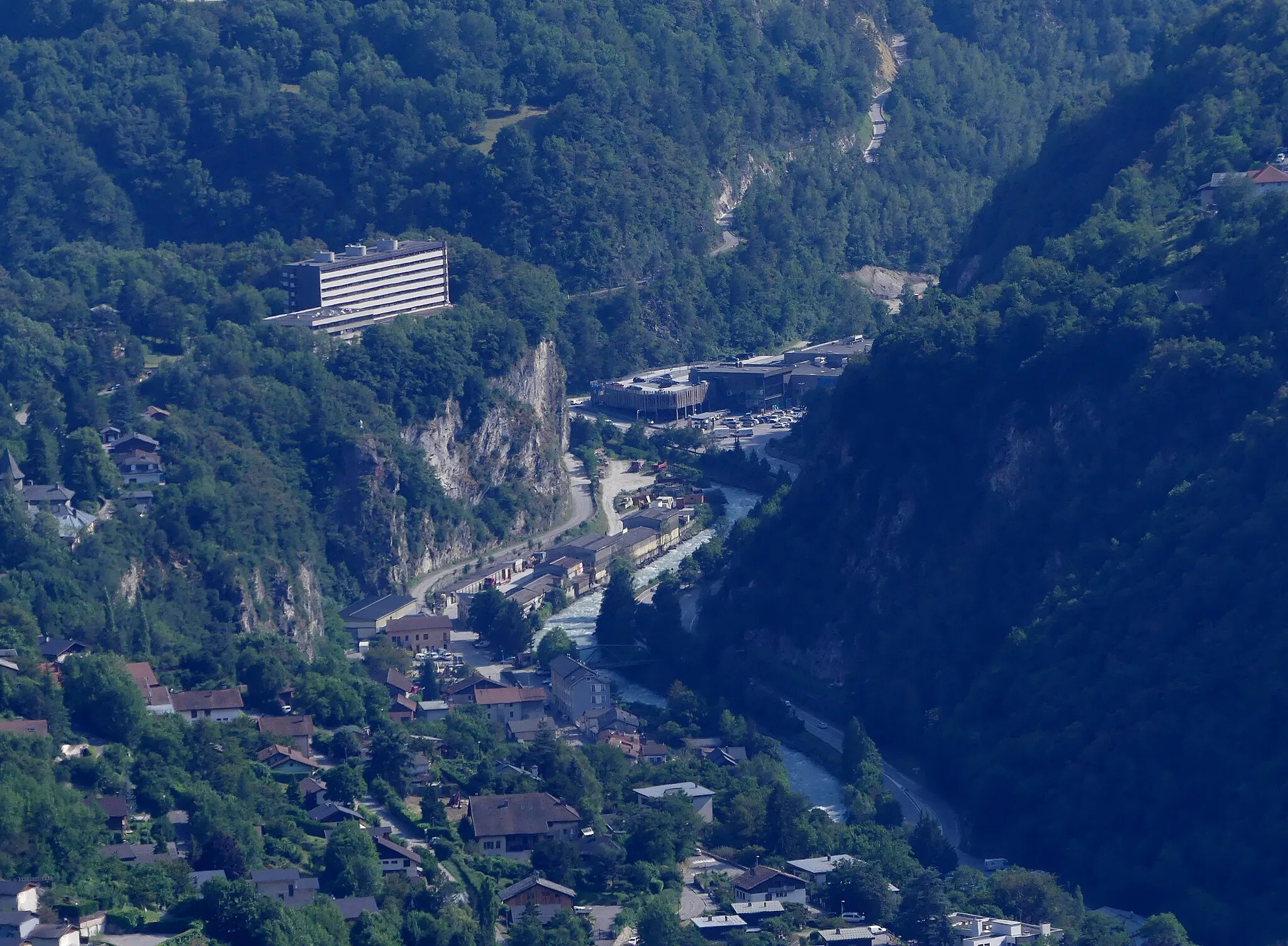 Photo showing: Sight, in the end of afternoon from Hautecour, of Salins-les-Thermes near Moûtiers, Savoie, France.