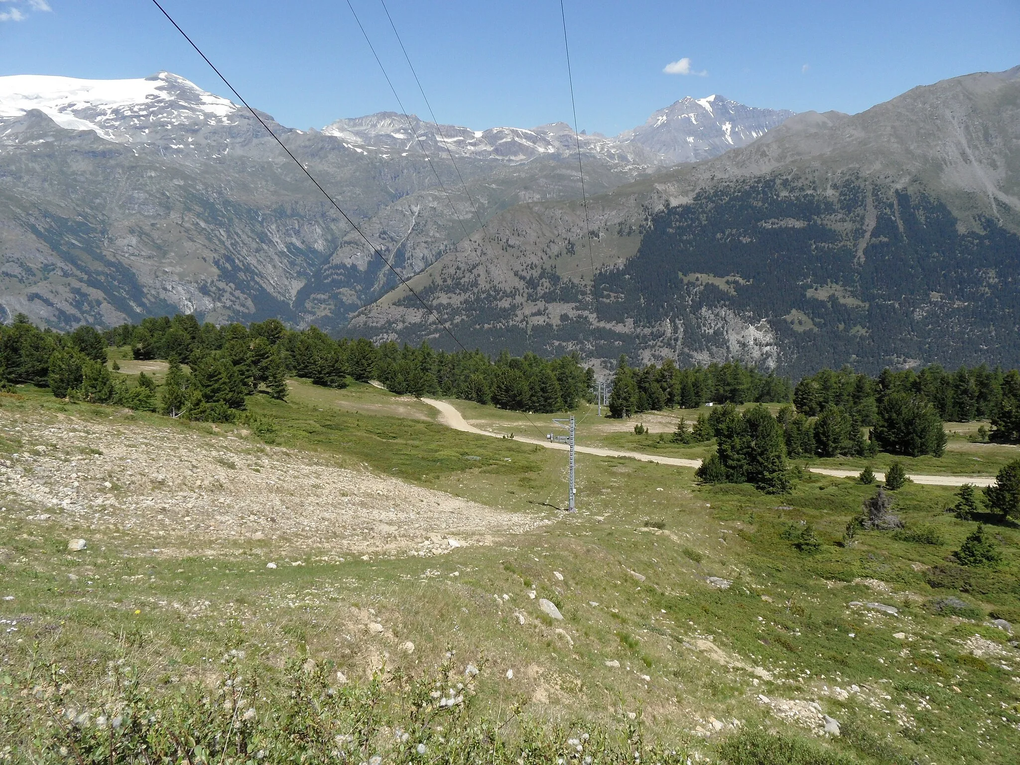 Photo showing: Le secteur d'altitude desservi en partie par le téléski du Lac.