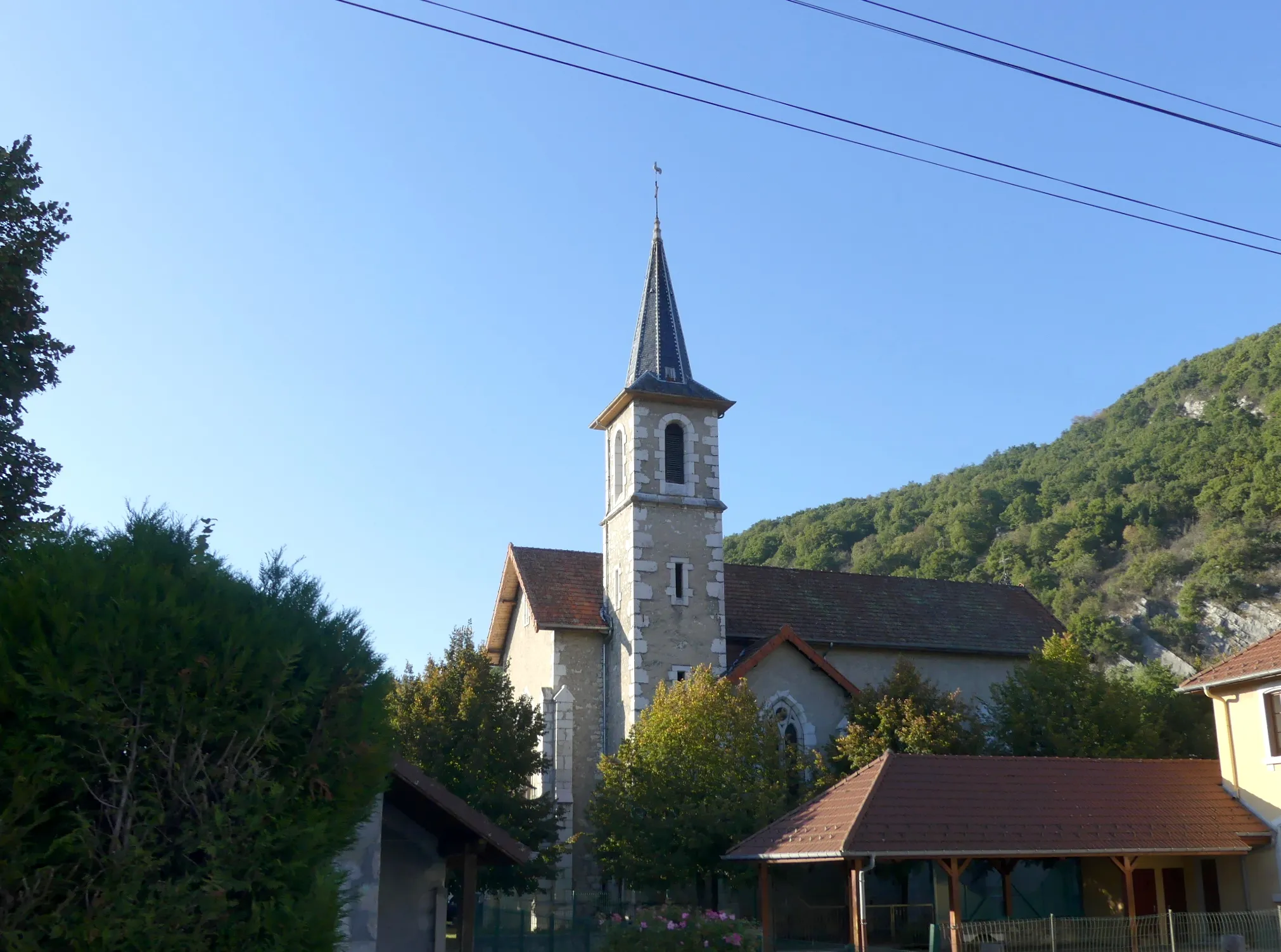 Photo showing: Sight, in the evening, of Vions church, in northern Savoie, France.