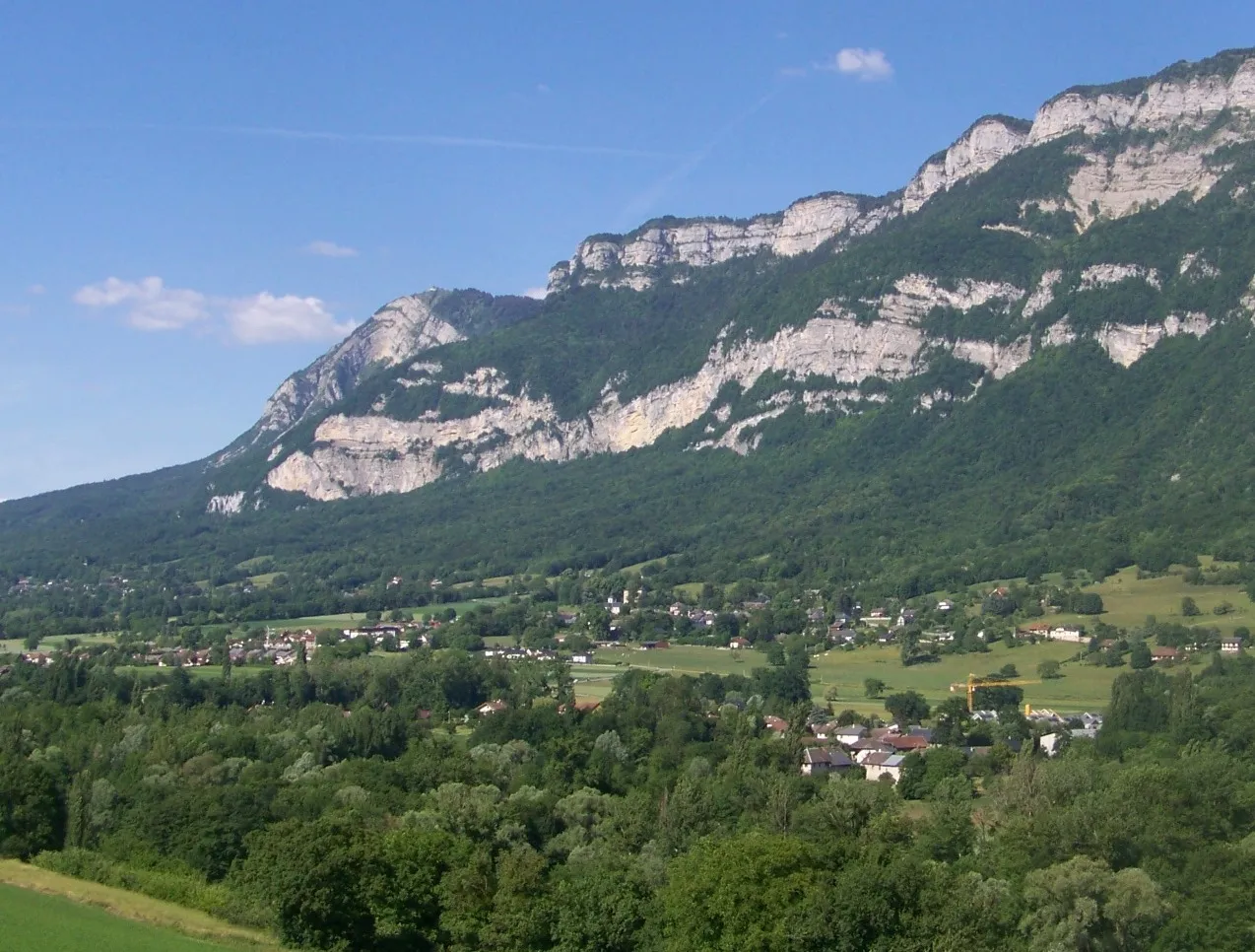 Photo showing: Sight on hamlets of the French commune of Méry, near Chambéry in Savoie.