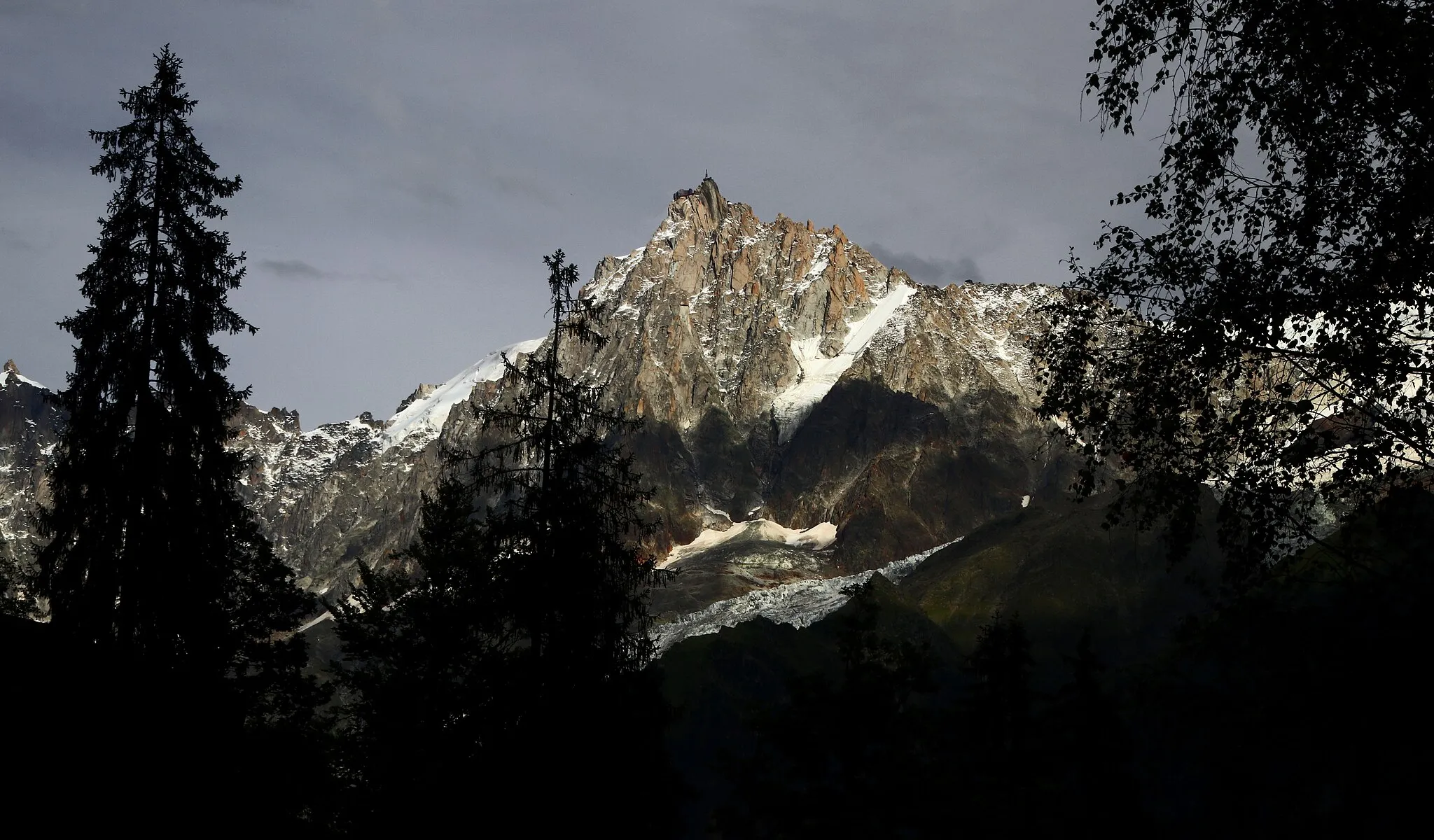 Photo showing: Les Houches. L'aiguille du Midi vue depuis le lac des Chavants.