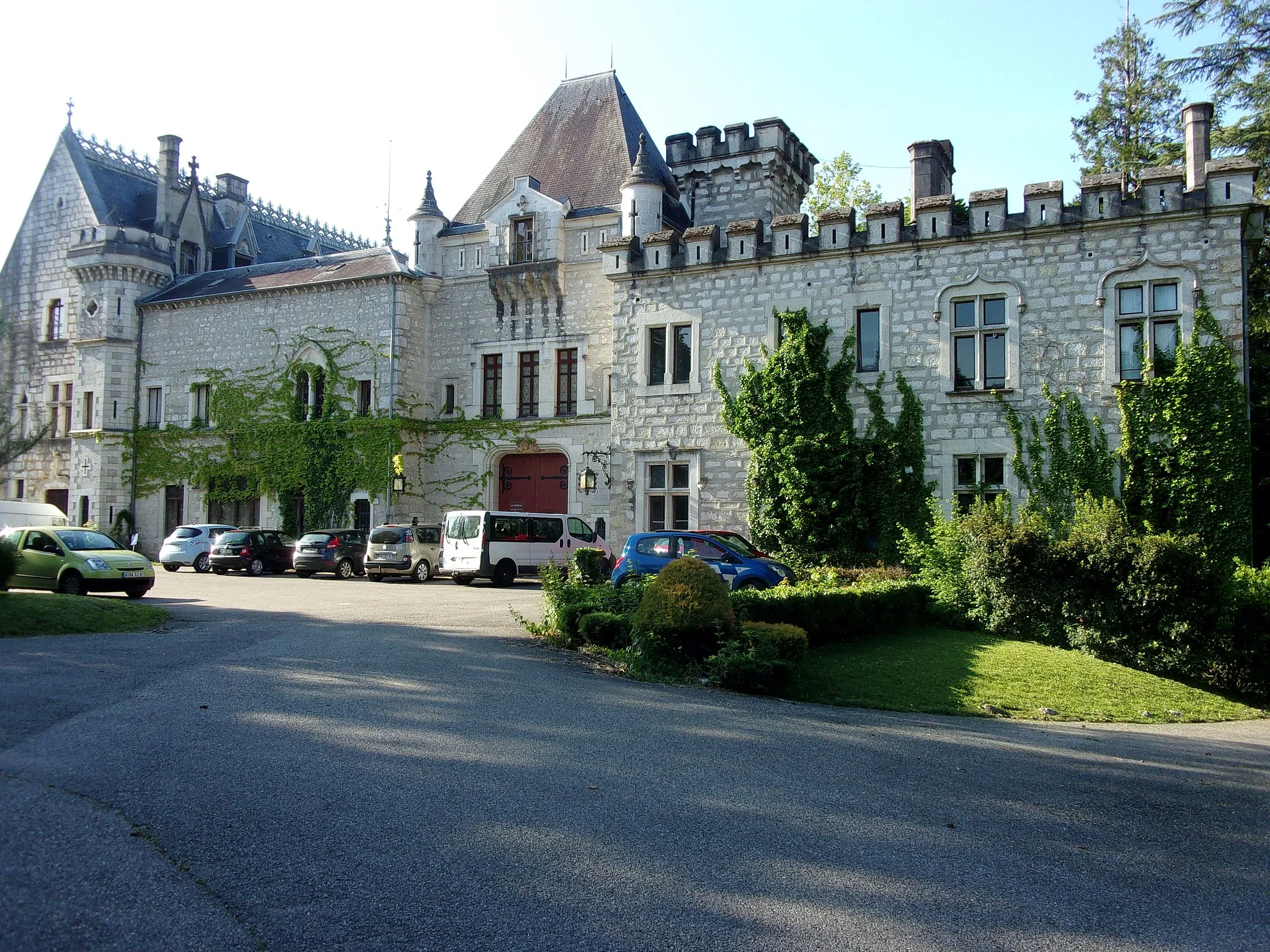 Photo showing: Château de Peyrieu.