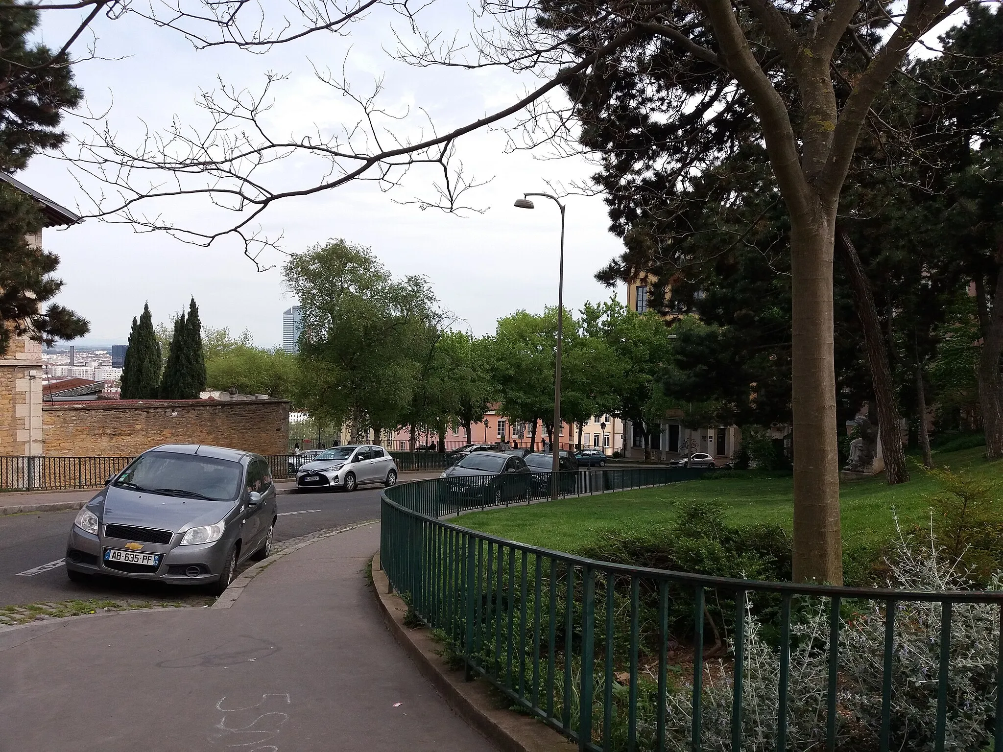 Photo showing: Depuis la rue d'Austerlitz.