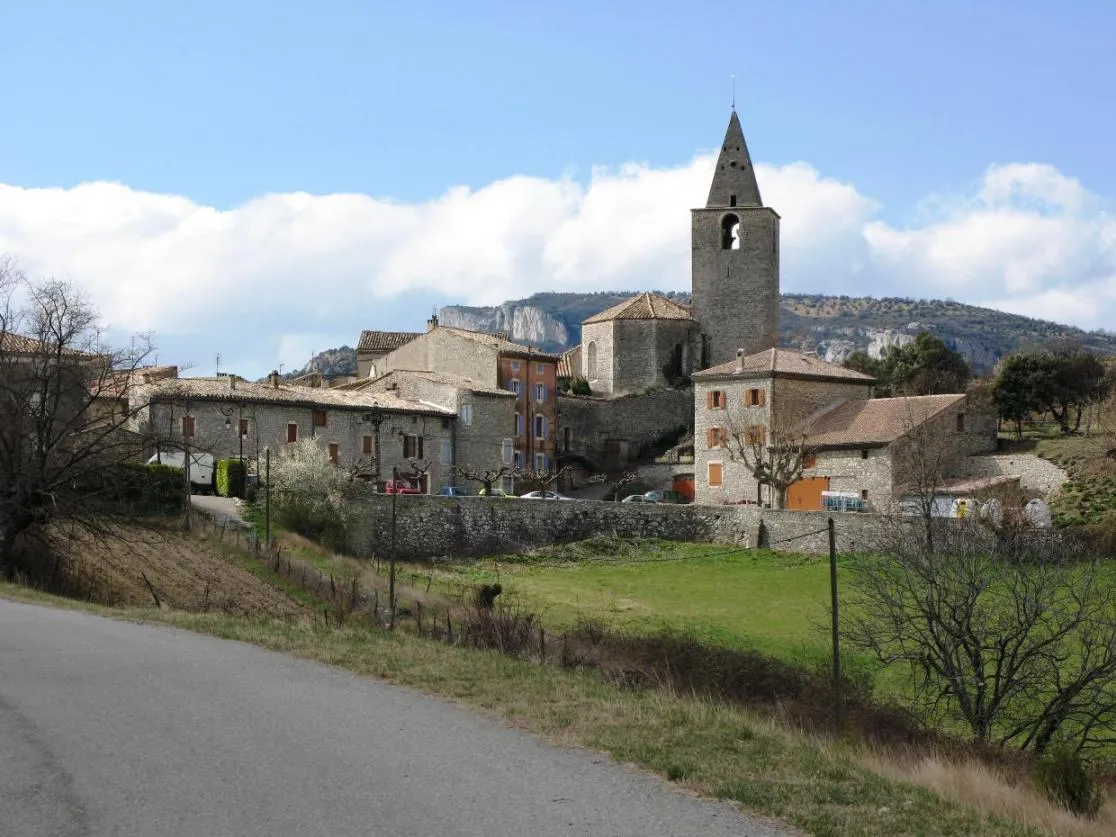 Photo showing: Village de Gras (Ardèche) et son église, inscrite M.H..