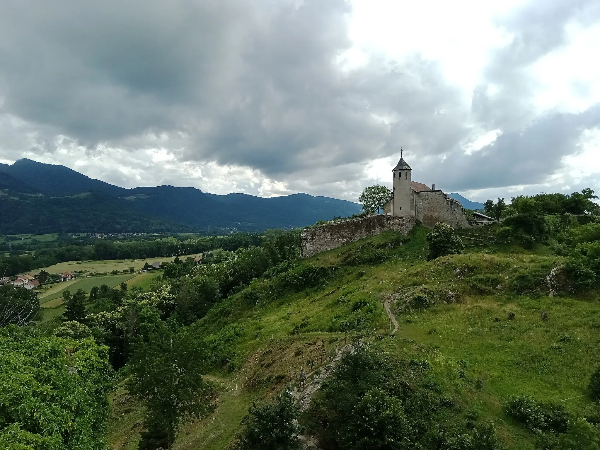 Photo showing: Château-Neuf d'Allinges depuis le Château-Vieux, Haute-Savoie, France