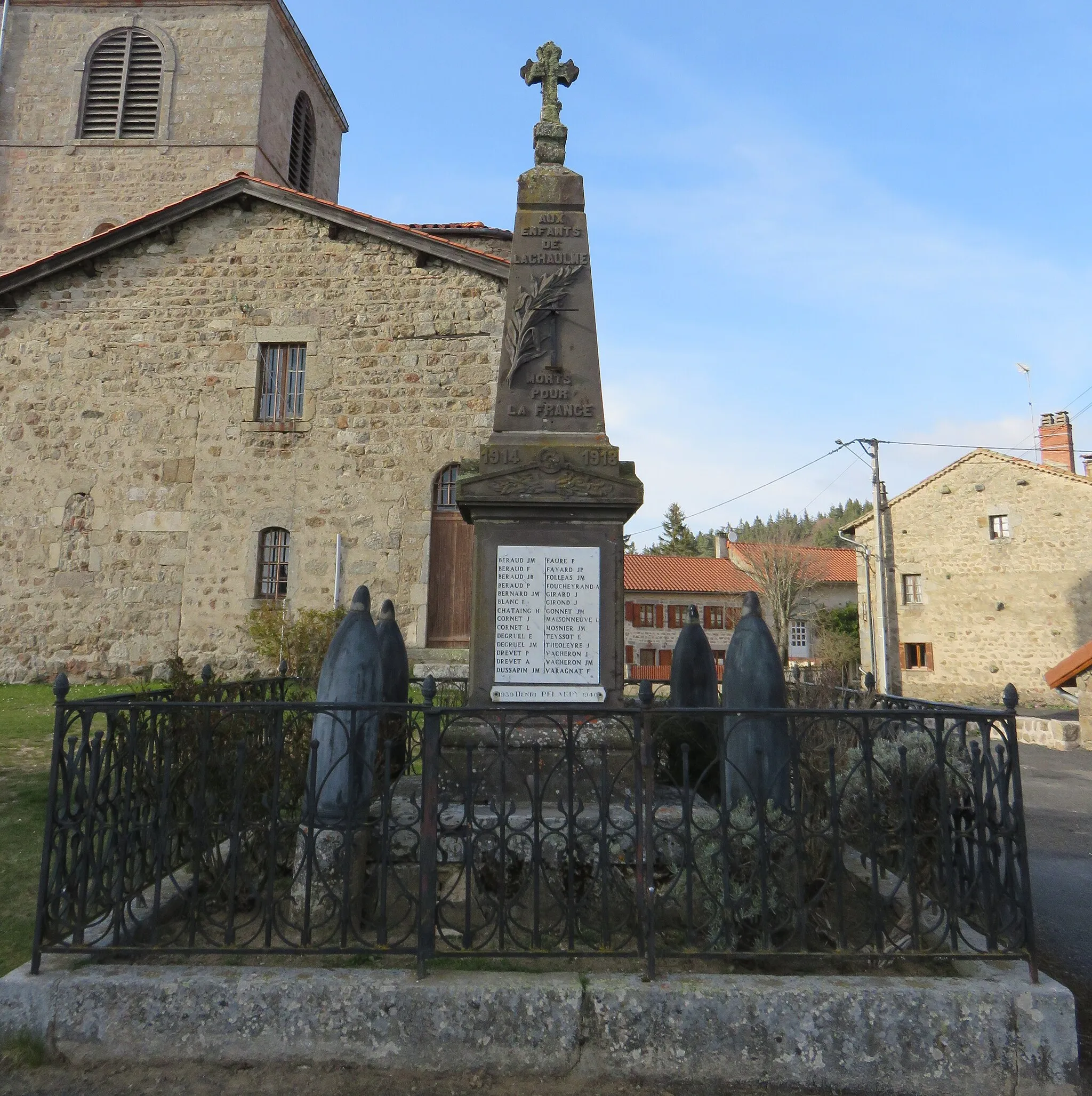 Photo showing: Monument aux morts de La Chaulme, dans le Puy-de-Dôme.