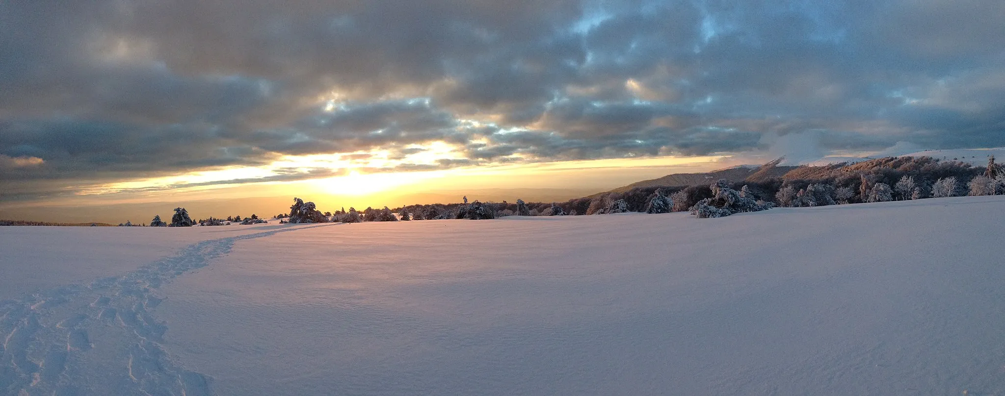 Photo showing: Coucher de soleil début mars sur les Hautes-Chaumes.