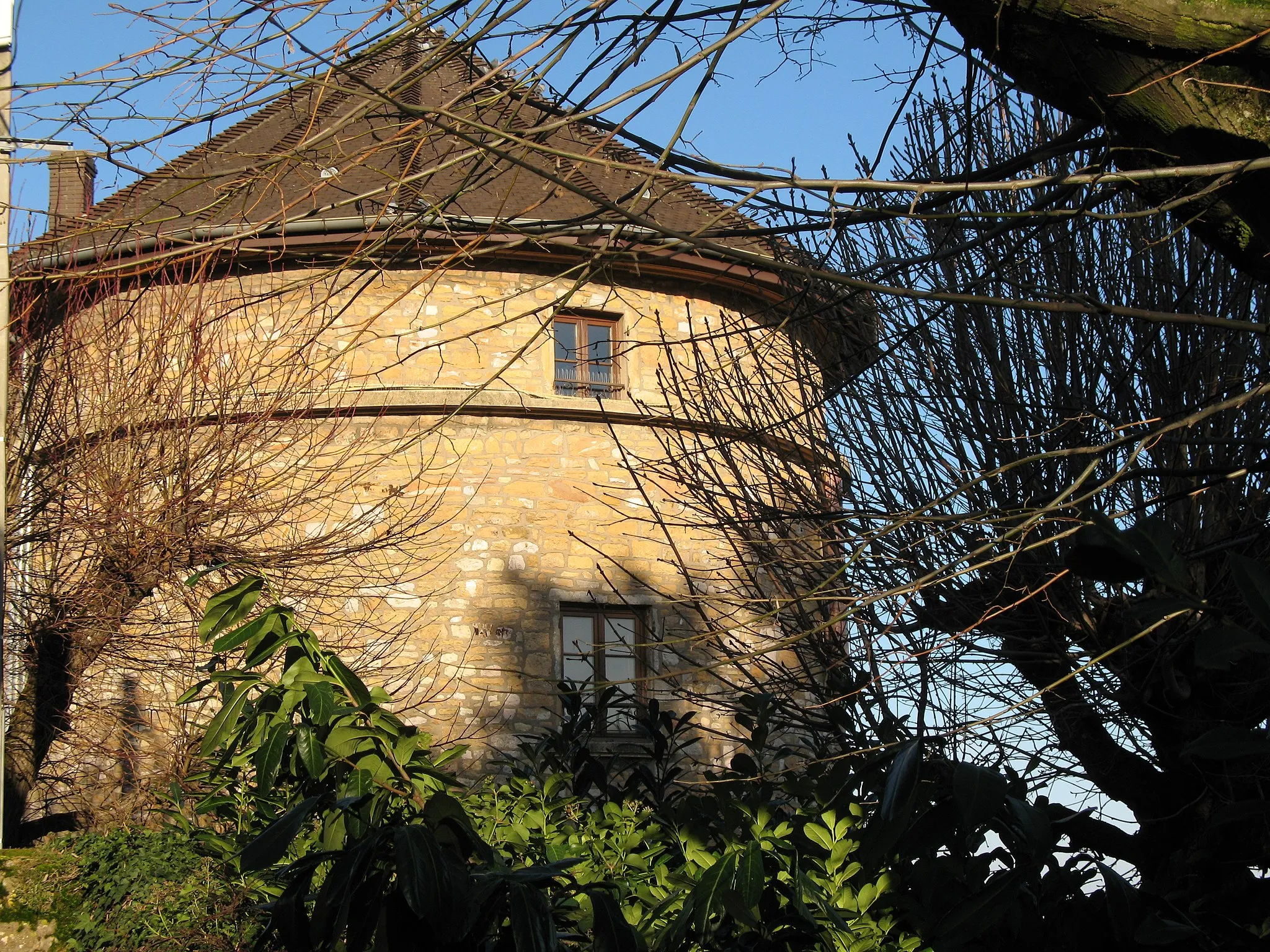 Photo showing: Tour Rissler, à proximité de la Croix Rampau, sur la commune de Poleymieux-au-Mont-d'Or