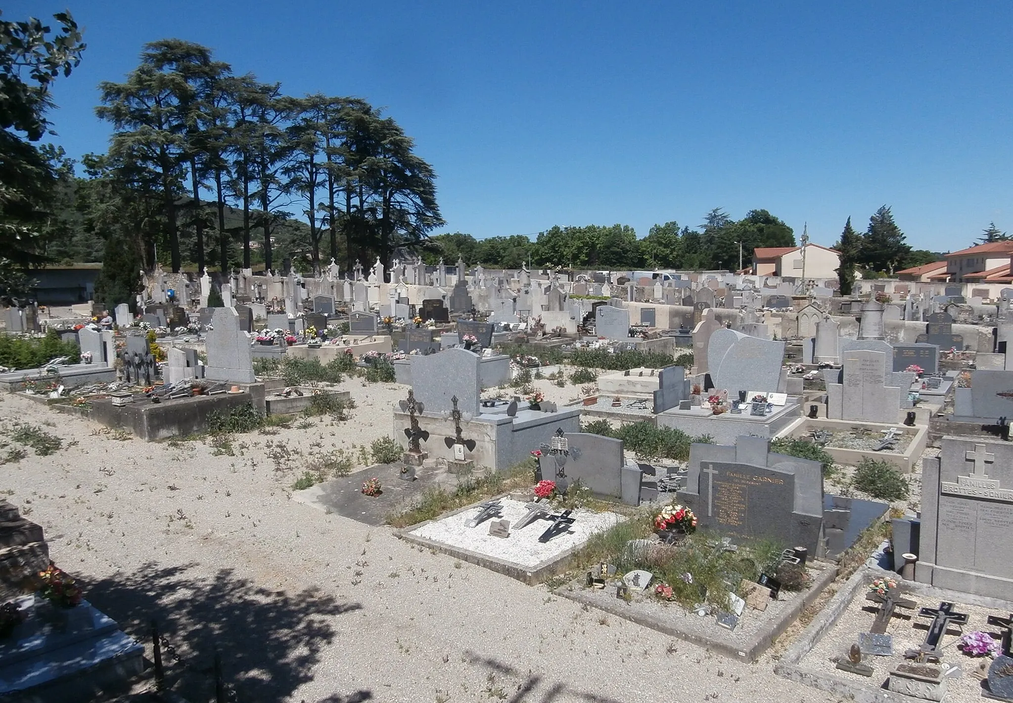 Photo showing: The cemetery seen from the D 820