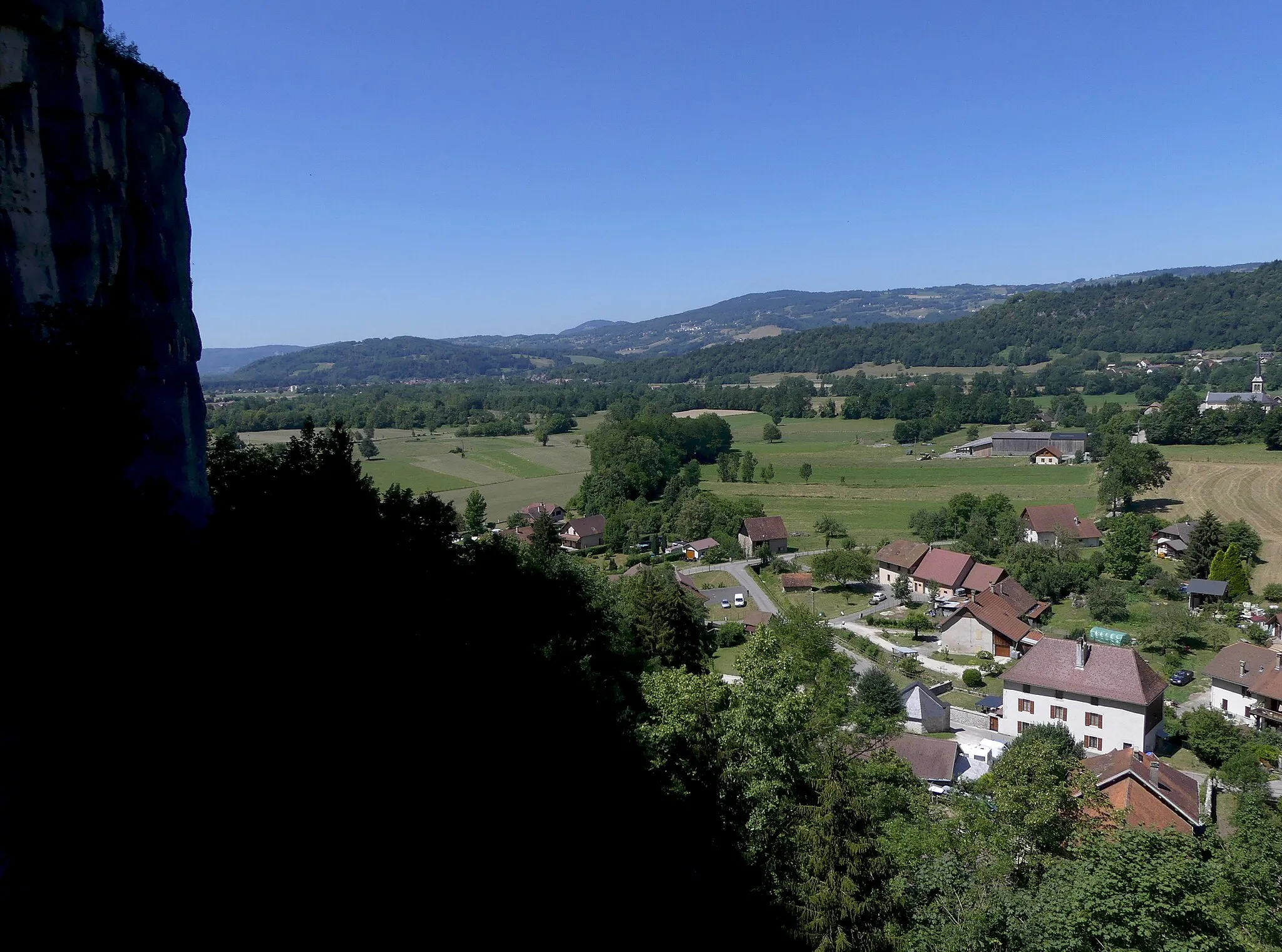 Photo showing: Sight, in the morning from Défilé des Échelles narrow pass, of Saint-Christophe-la-Grotte, Savoie, France.