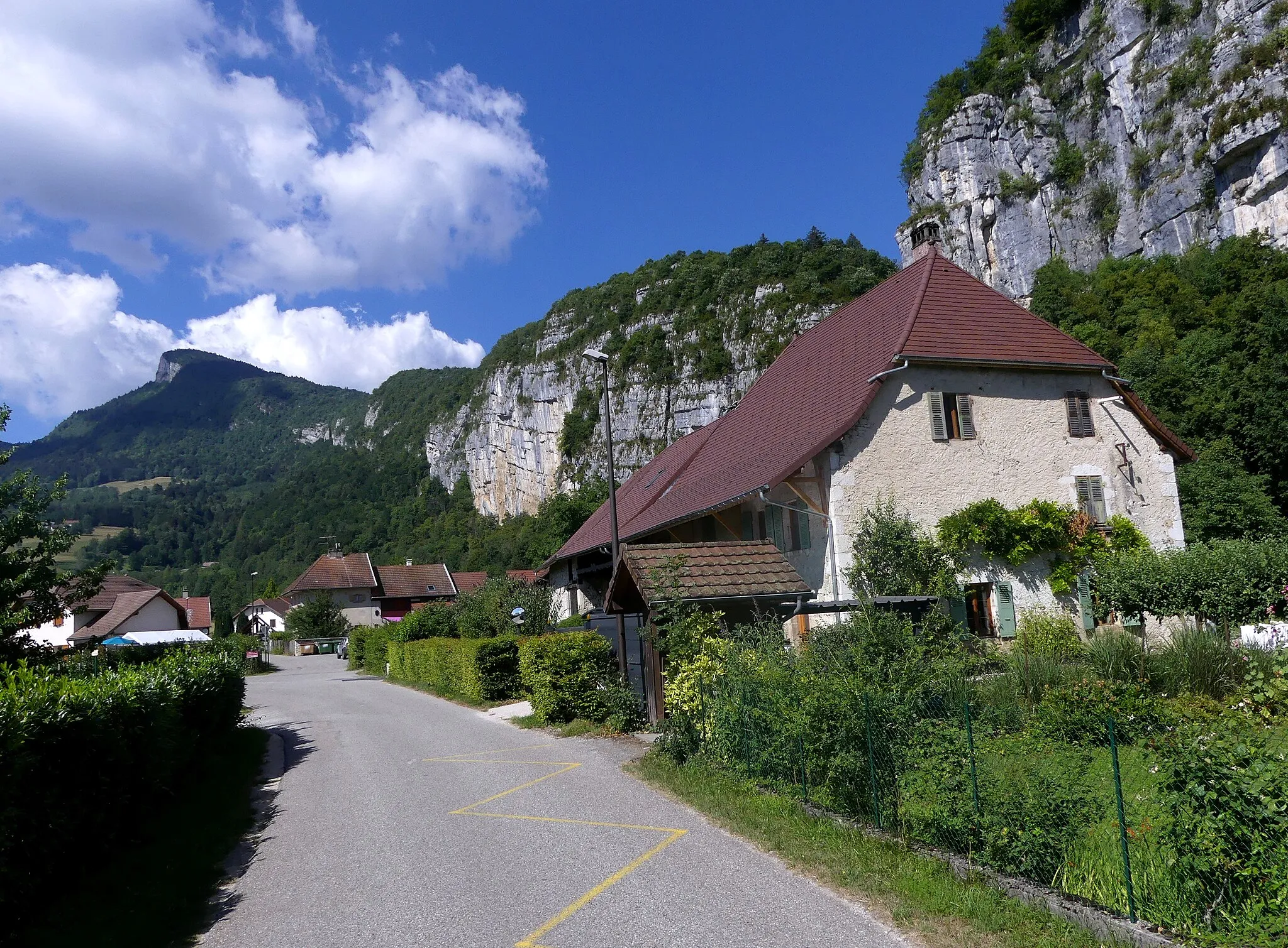 Photo showing: Sight of La Grotte hamlet in Saint-Christophe-la-Grotte, Savoie, France.