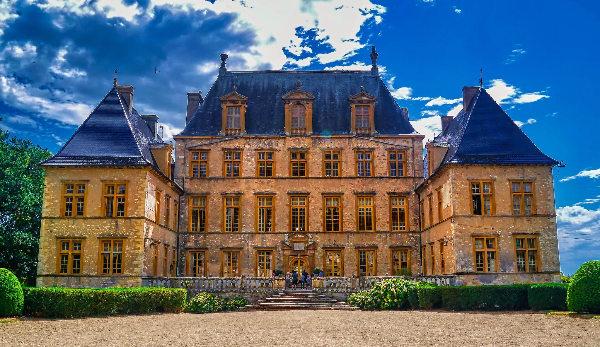 Photo showing: North Side of Fléchères Castle, Fareins, Department of Ain, Region of Auvergne-Rhône-Alpes (former Rhône-Alpes), France