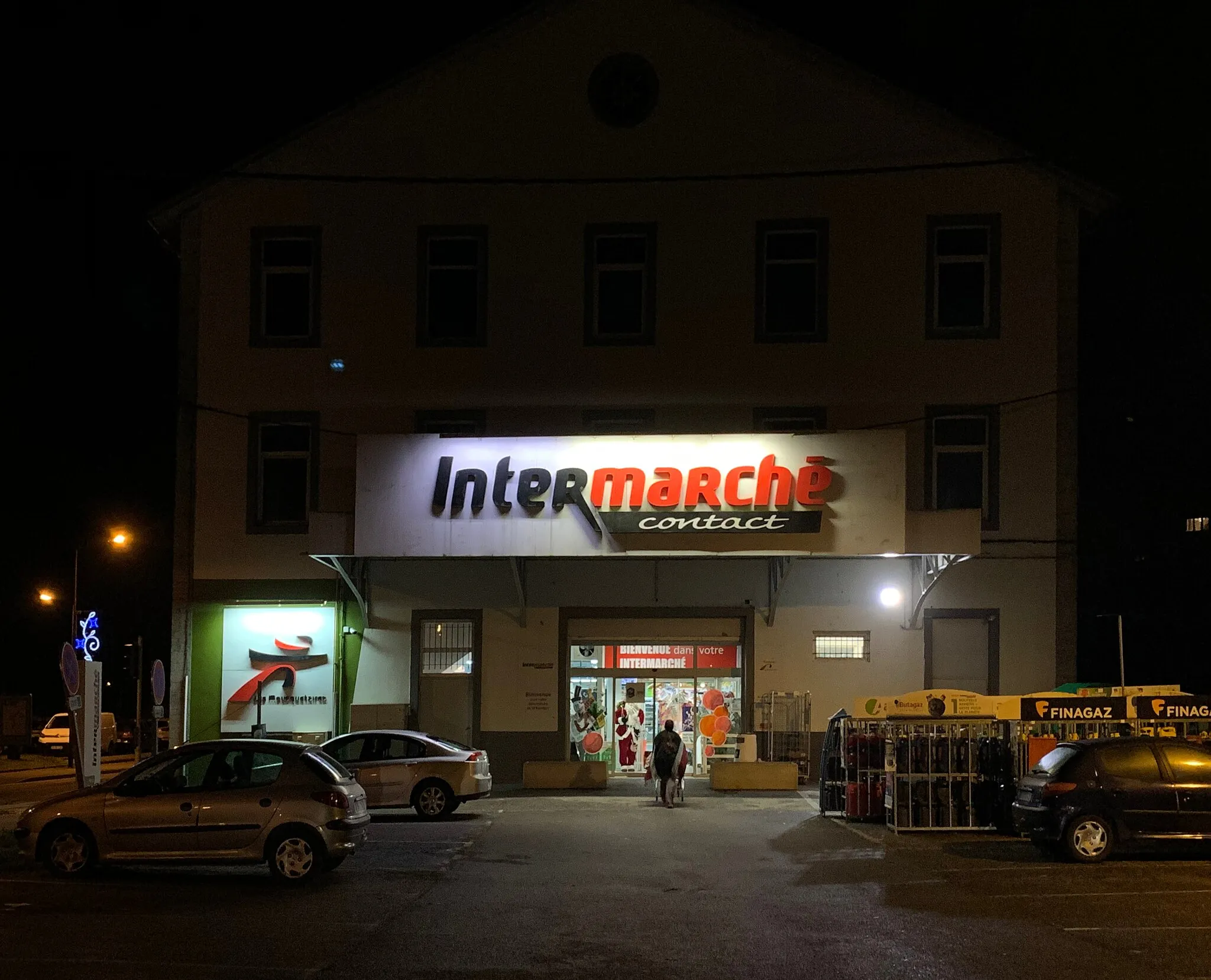 Photo showing: Intermarché Contact à Saint-Rambert-en-Bugey (décembre 2019).