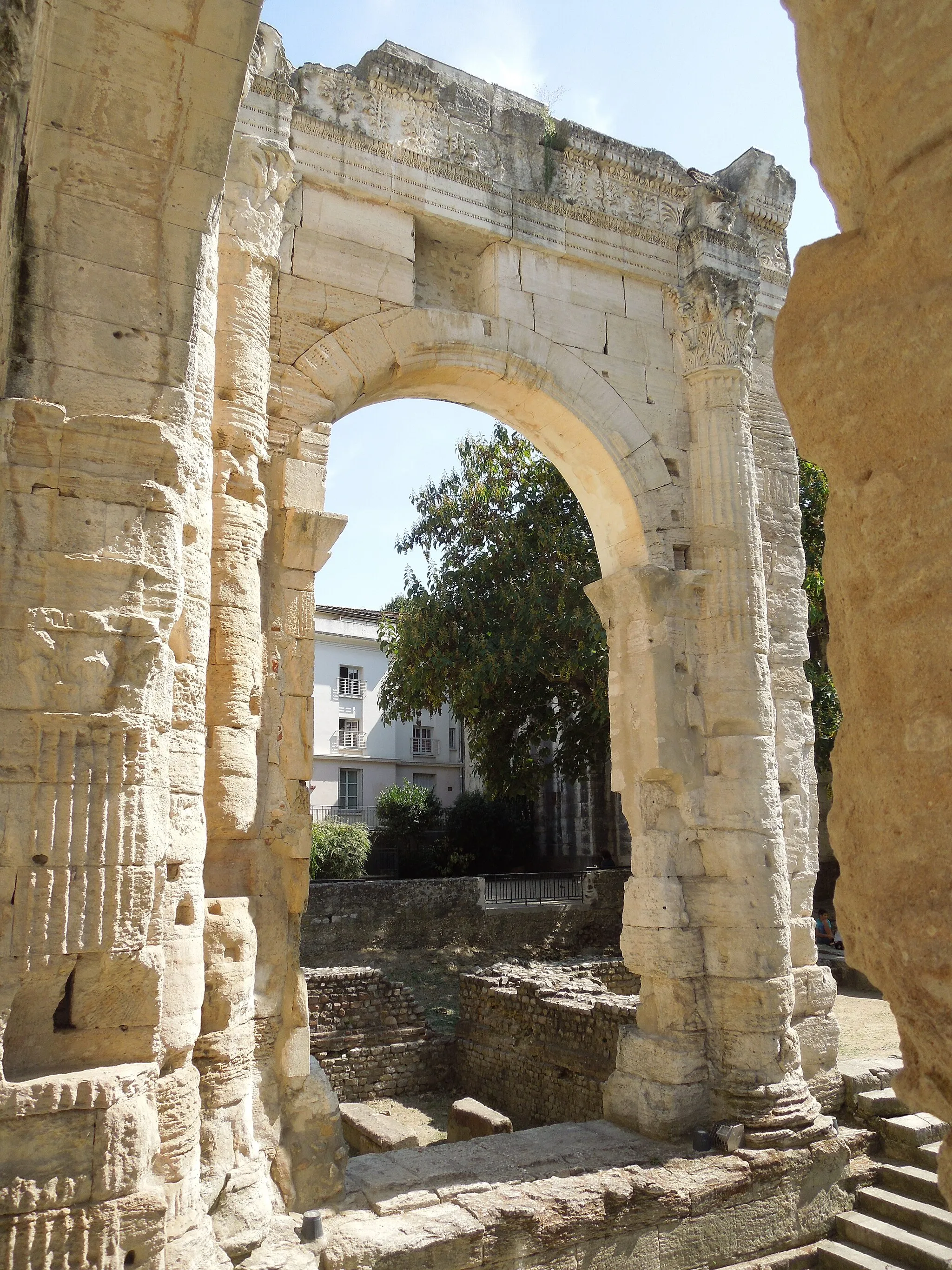 Photo showing: This building is indexed in the base Mérimée, a database of architectural heritage maintained by the French Ministry of Culture, under the reference PA00117347 .