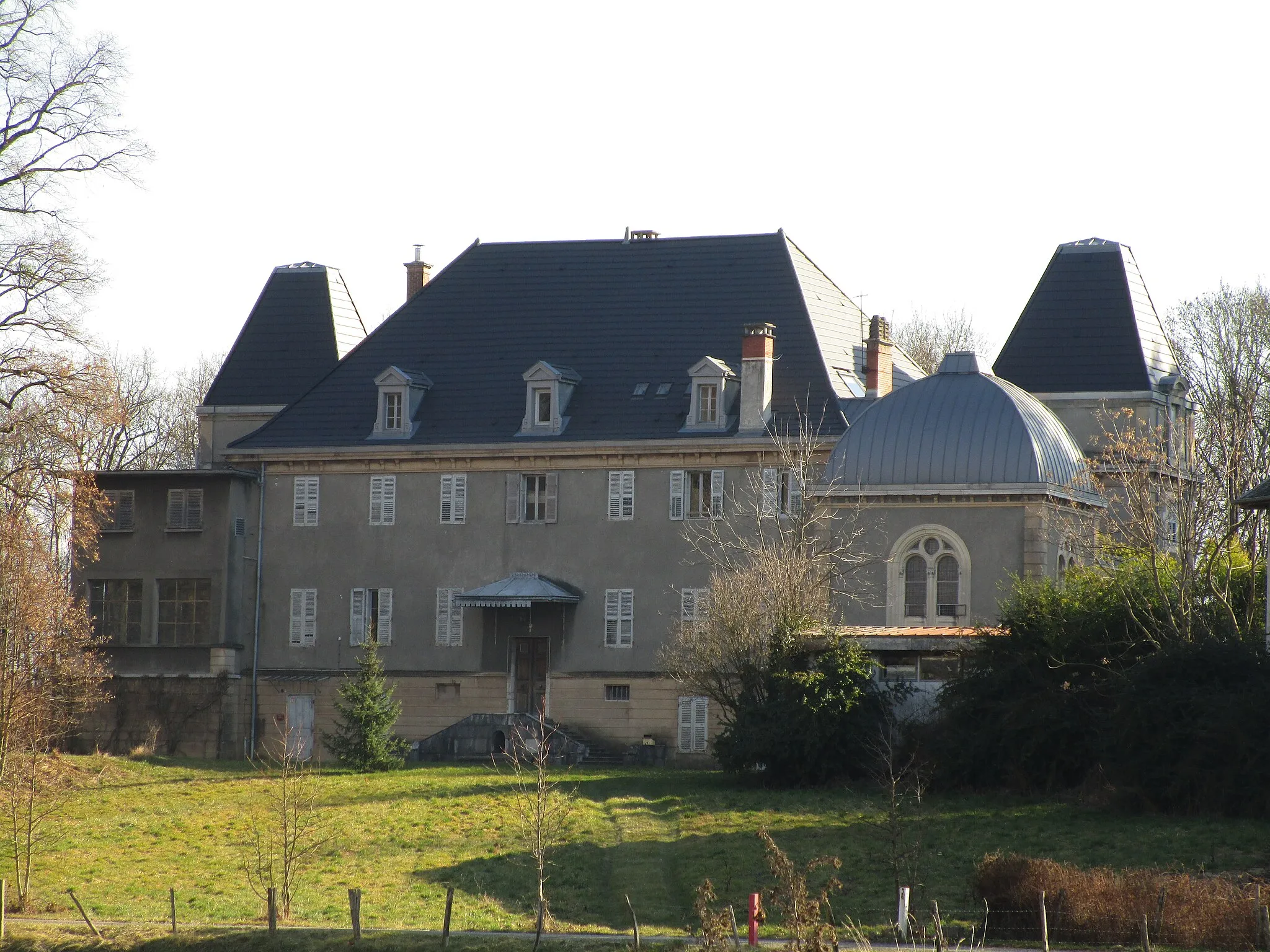 Photo showing: The château des Charmilles in La Ravoire on February 25, 2017.