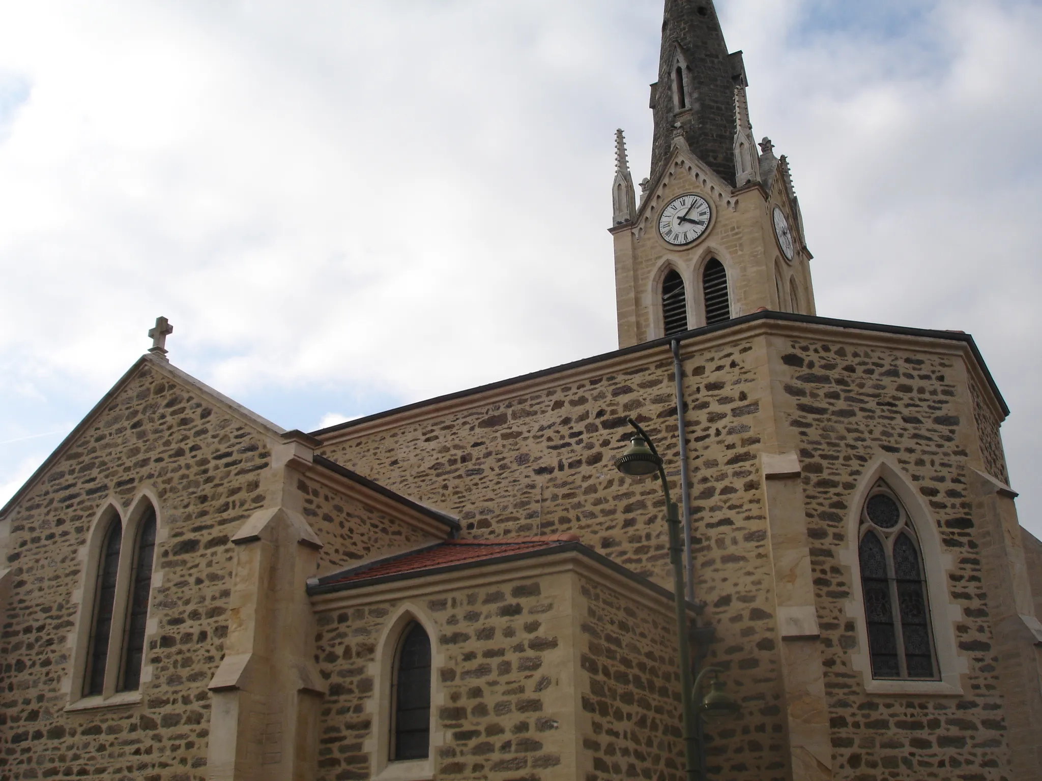 Photo showing: Marennes (69) : église et clocher