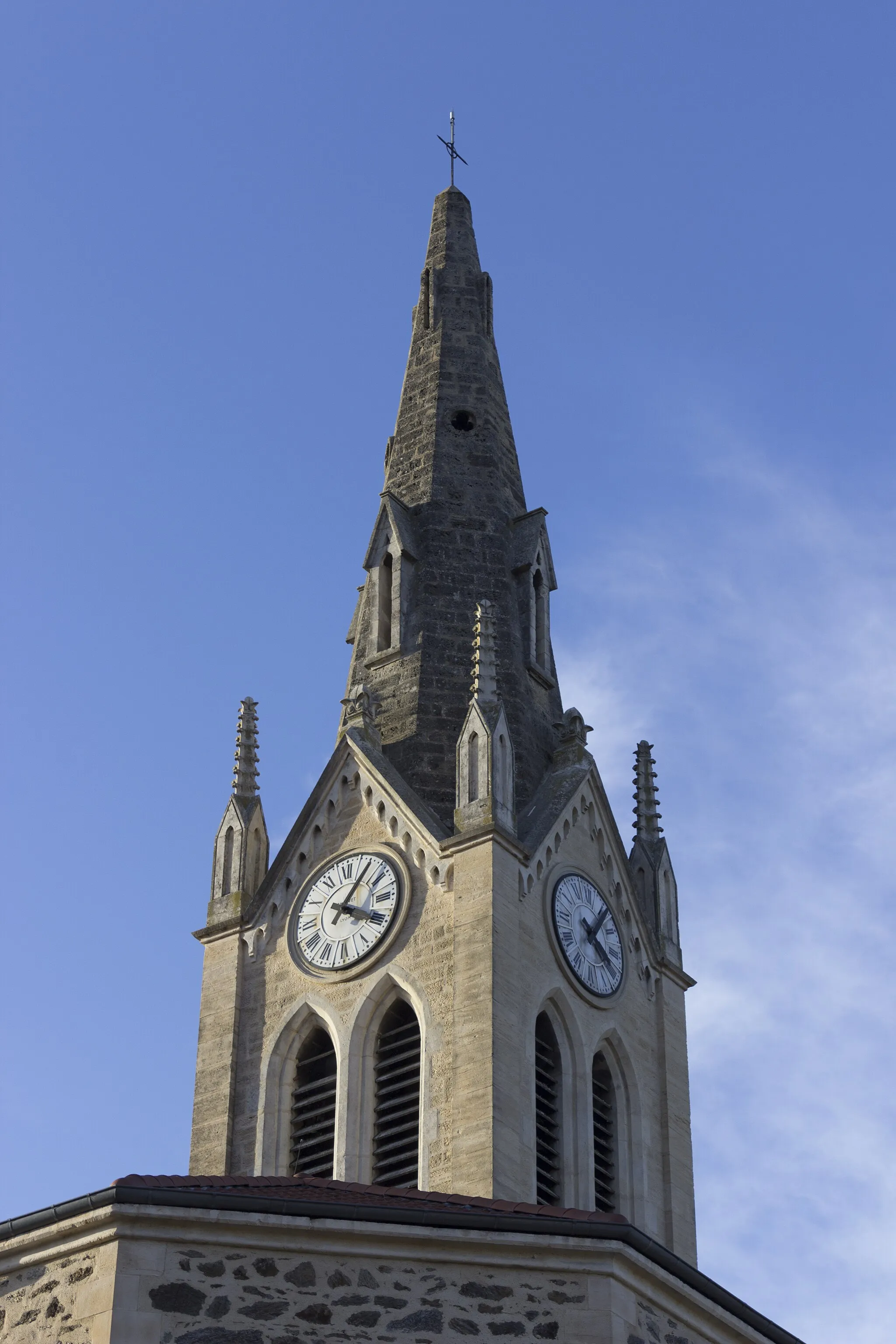 Photo showing: Clocher de l'église de Marennes.