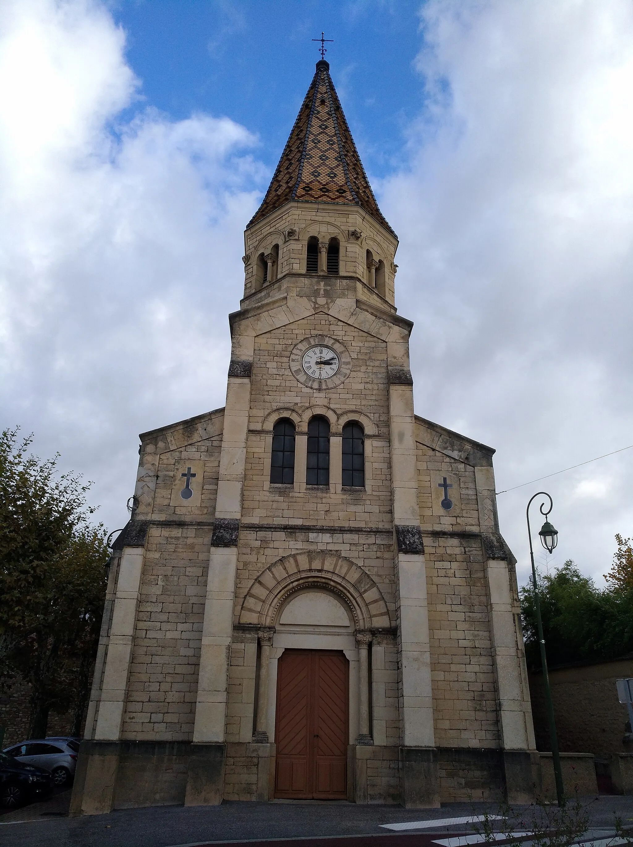 Photo showing: Façade de l'église Saint-Gilles de Limas (Rhône, France).