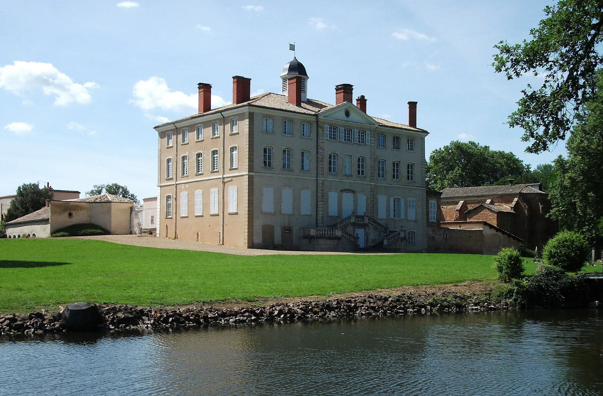 Photo showing: Chateau de Laye, St georges de Reneins, France, back view