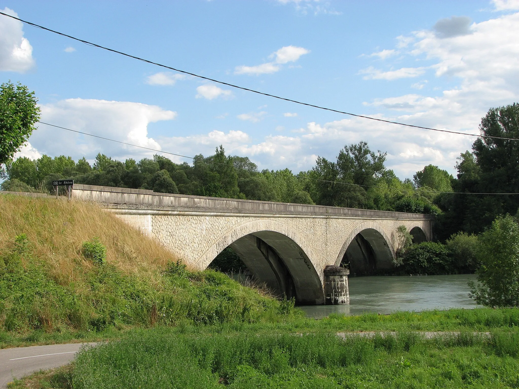 Photo showing: Pont d'Évieu (Saint-Benoît), entre l'Ain et l'Isère