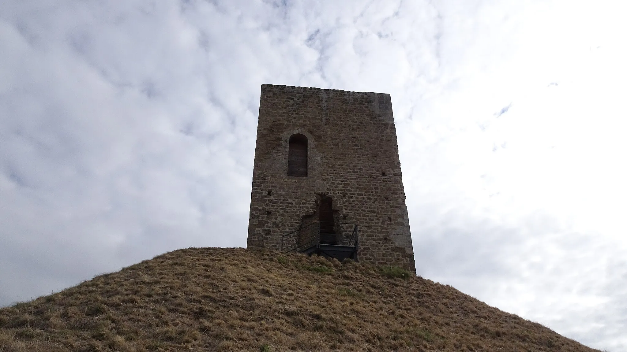 Photo showing: Vu sud de la Tour d'Albon (26140)