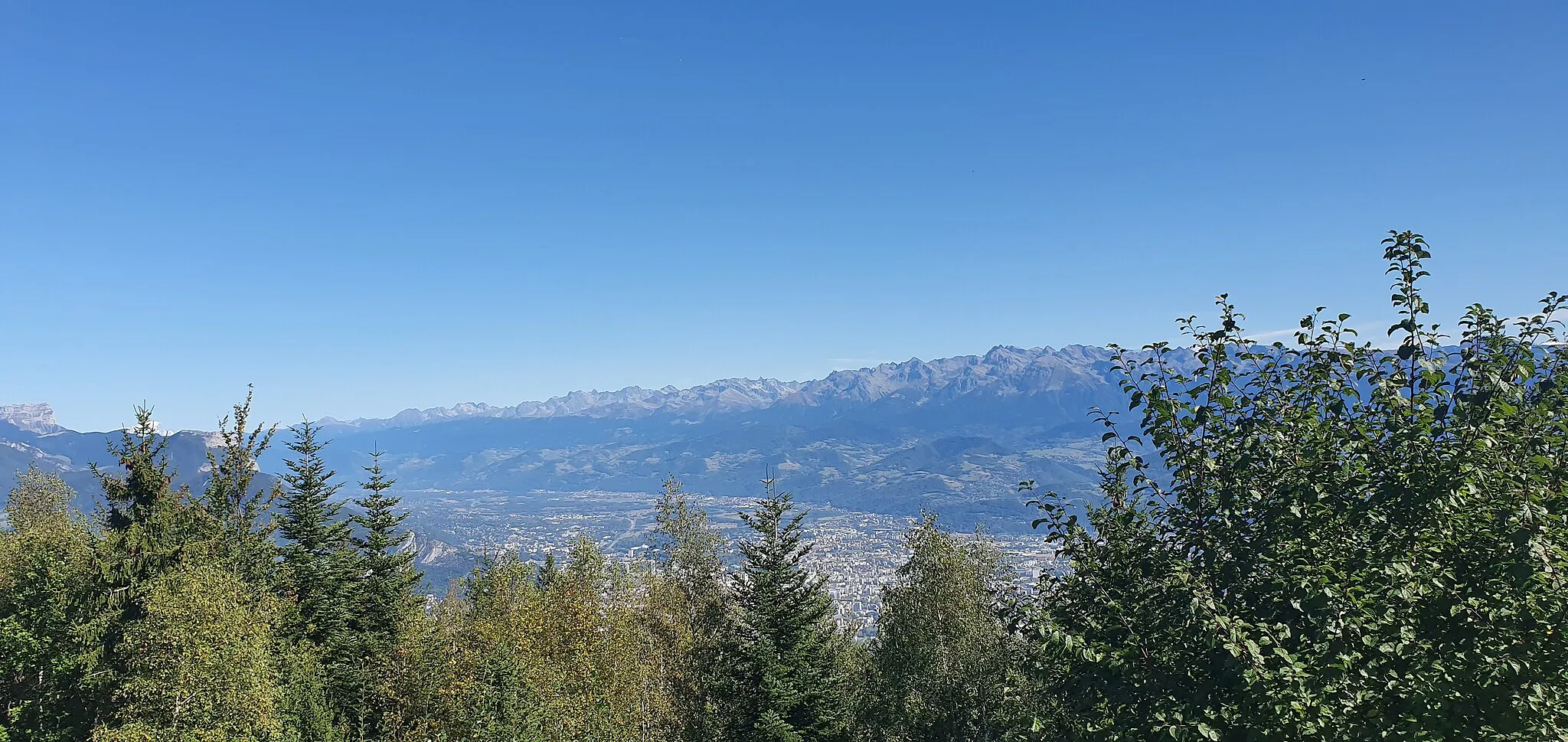 Photo showing: Vue de Grenoble depuis l'observatoire de Saint Nizier