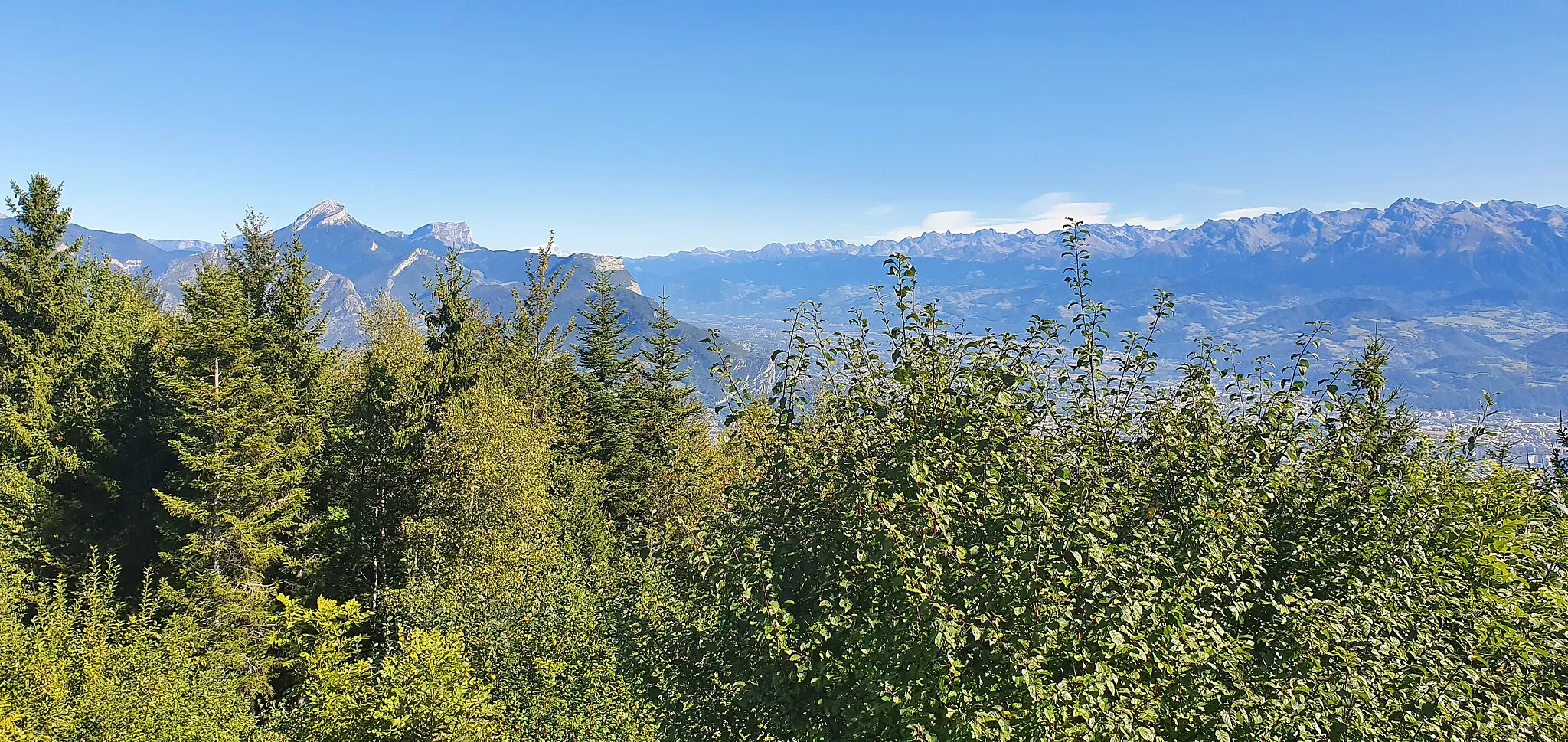 Photo showing: Vue de Grenoble depuis l'observatoire de Saint Nizier