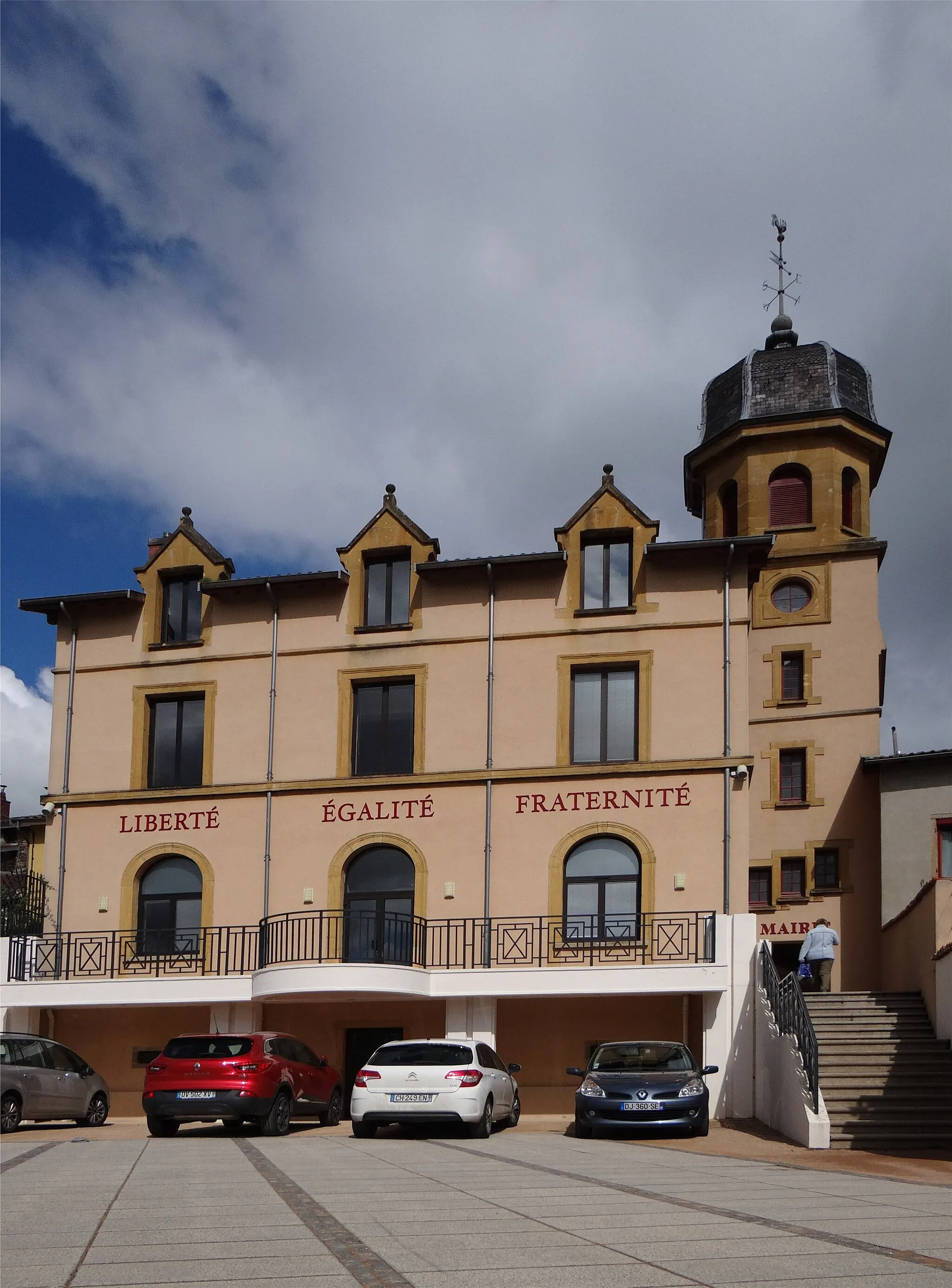 Photo showing: L'Hôtel de ville de Saint-Laurent-de-Chamousset, Rhône, France.