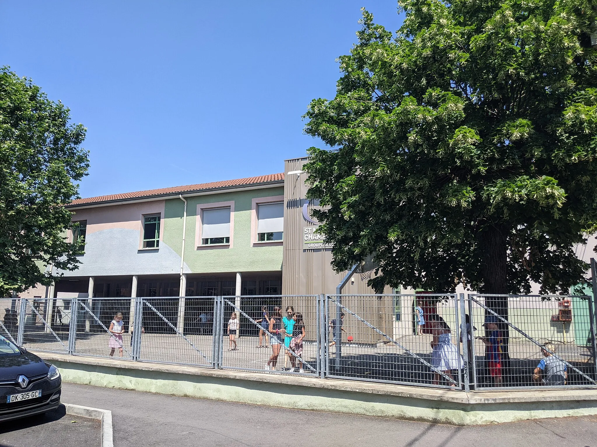 Photo showing: École élémentaire privée Saint-Marcellin Champagnat, à Feurs (Loire, France).