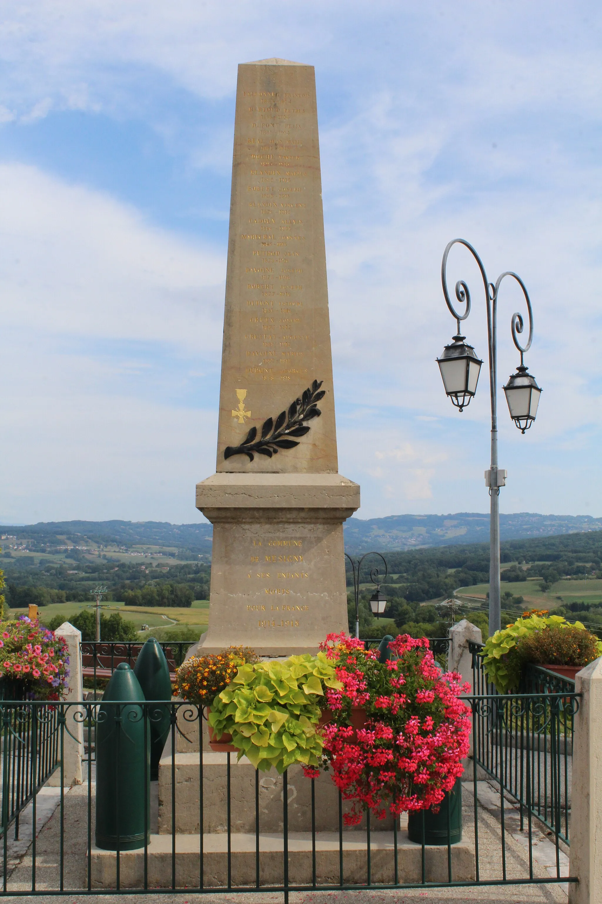 Photo showing: Monument aux morts de Mésigny.