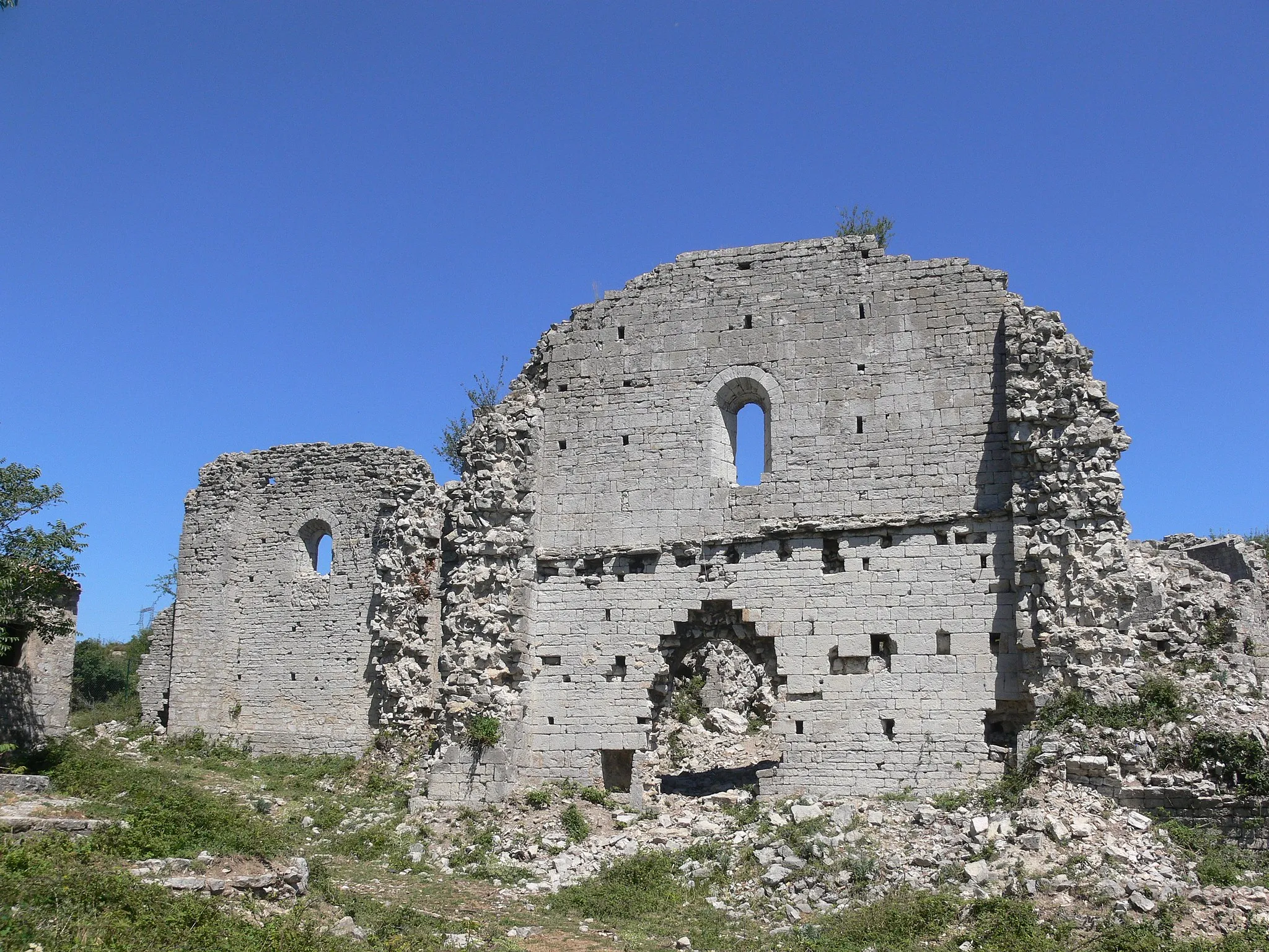 Photo showing: This building is indexed in the base Mérimée, a database of architectural heritage maintained by the French Ministry of Culture, under the reference PA00116745 .