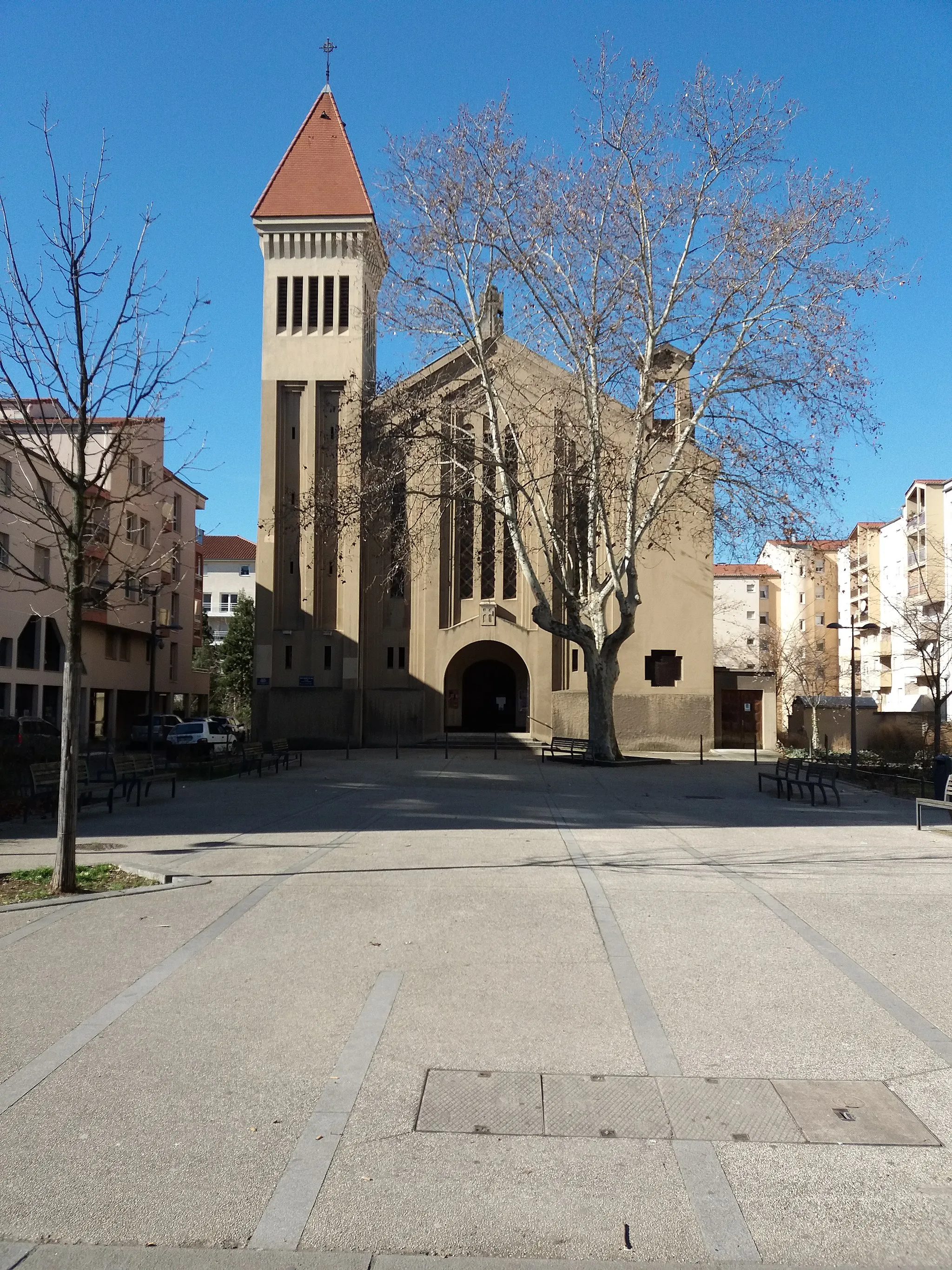 Photo showing: Église Saint-Vincent de Paul.