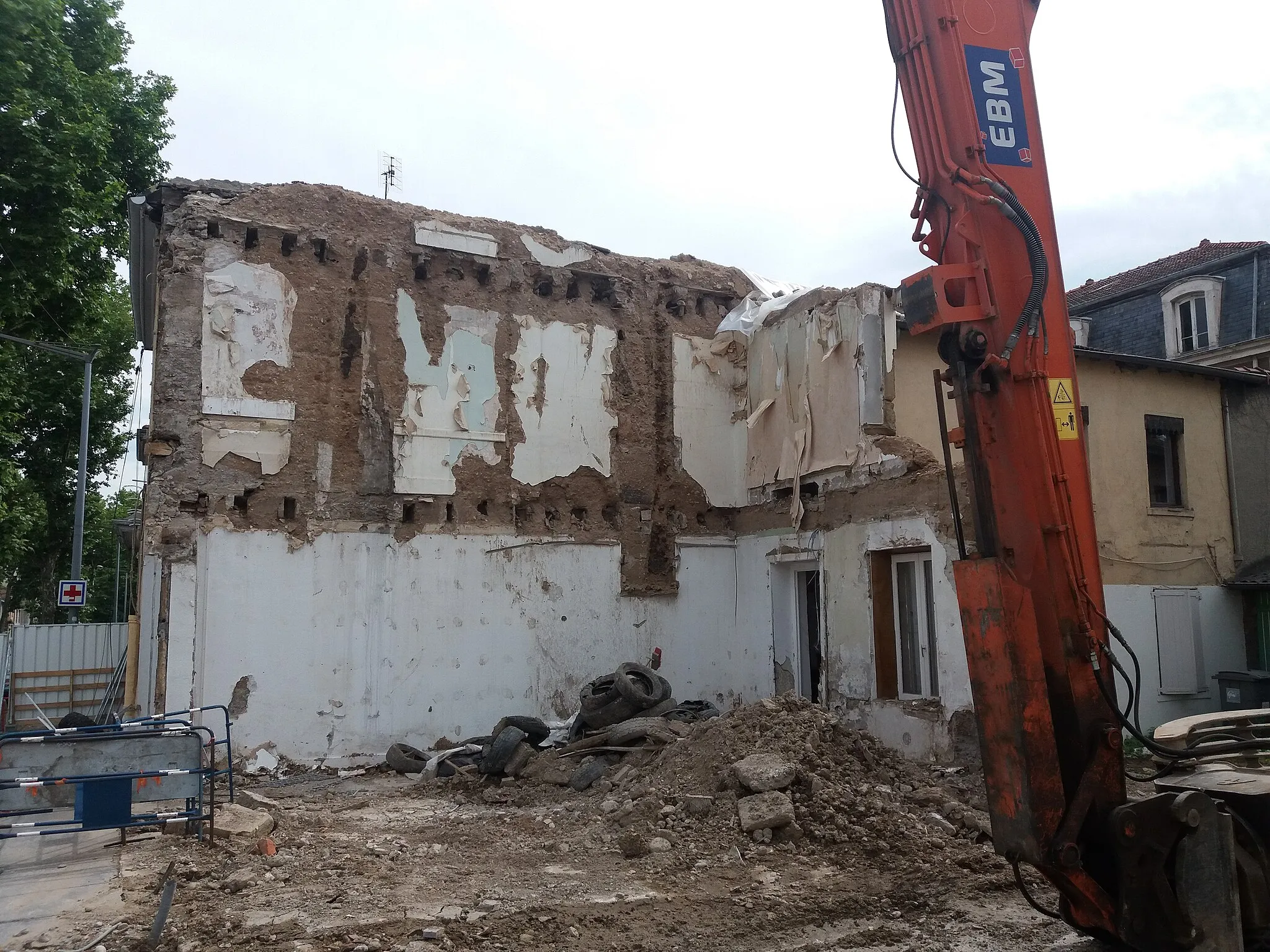 Photo showing: Immeuble écroulé puis démoli au 166 : intérieur.
